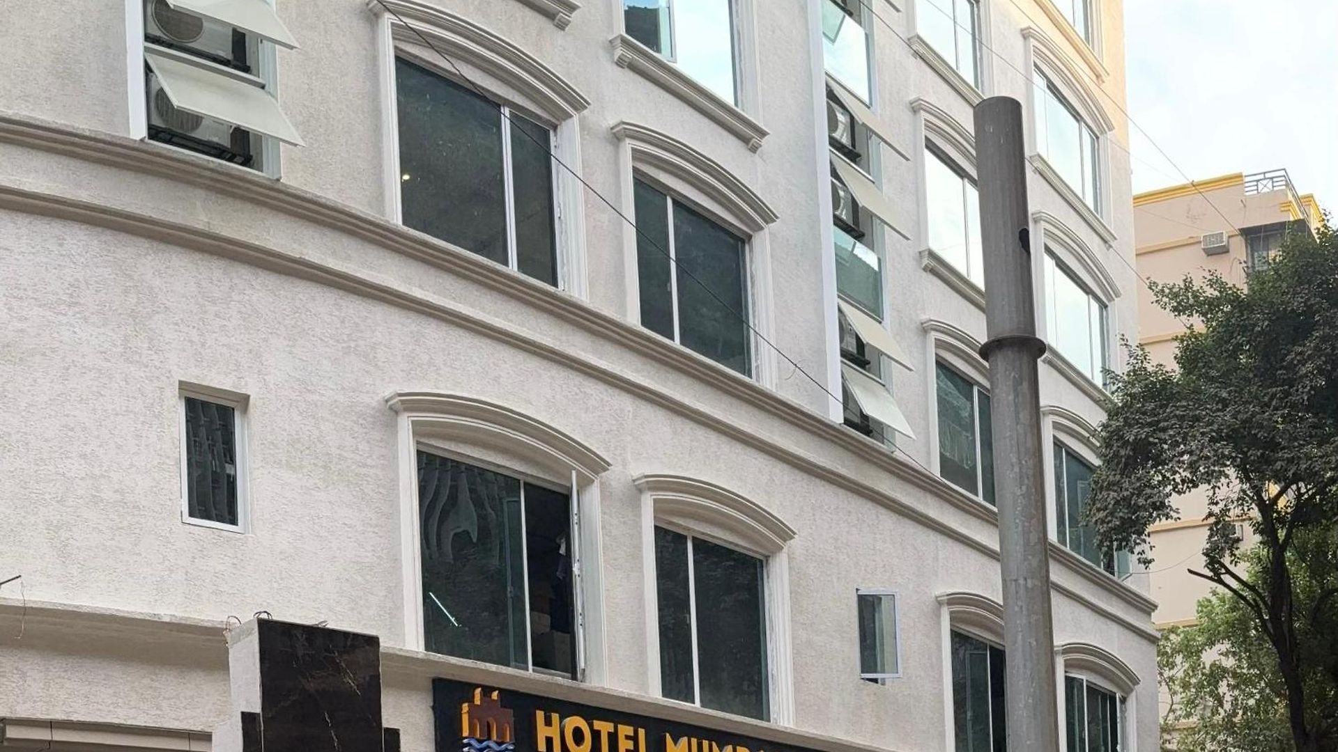 Hotel House, Valnai Malad 4*