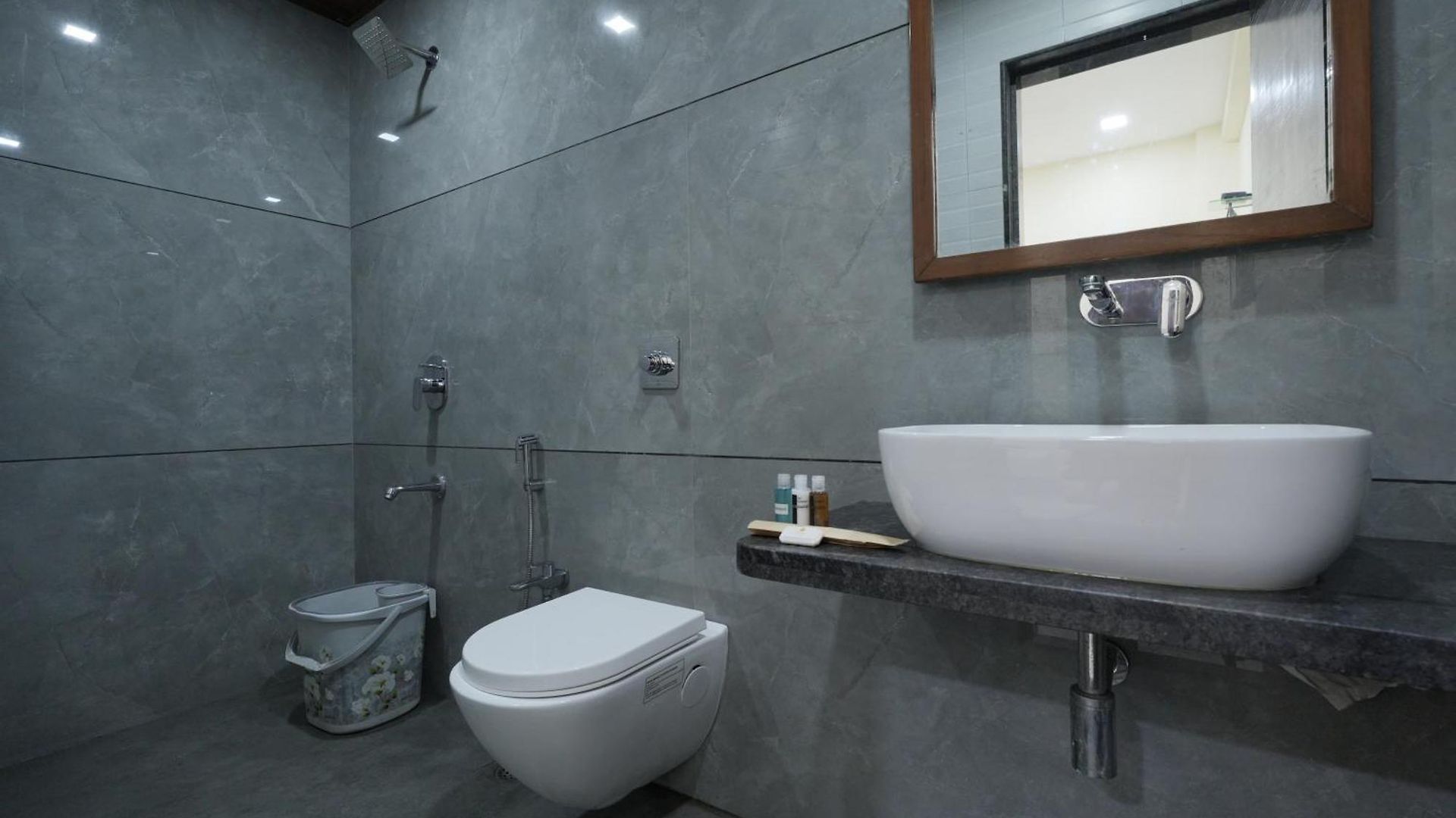 Hotel Triton Sion - Near Us Embassy - Near Bkc Mumbai