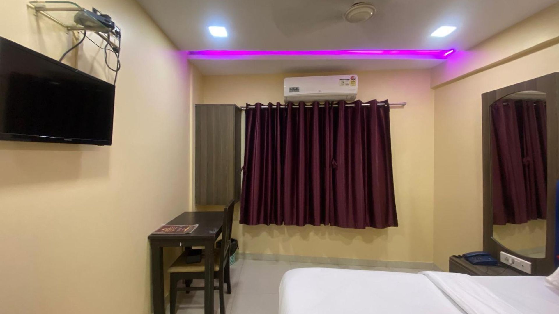 Royal Grand - Near International Airport