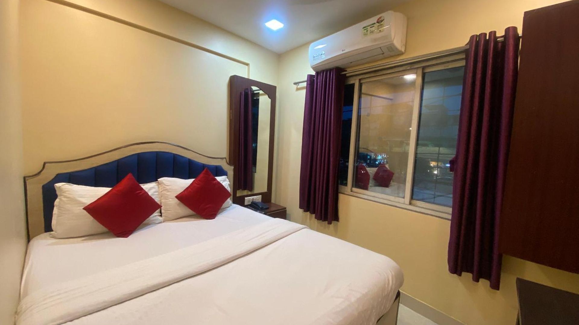Hotel Royal Grand - Near International Airport 3*