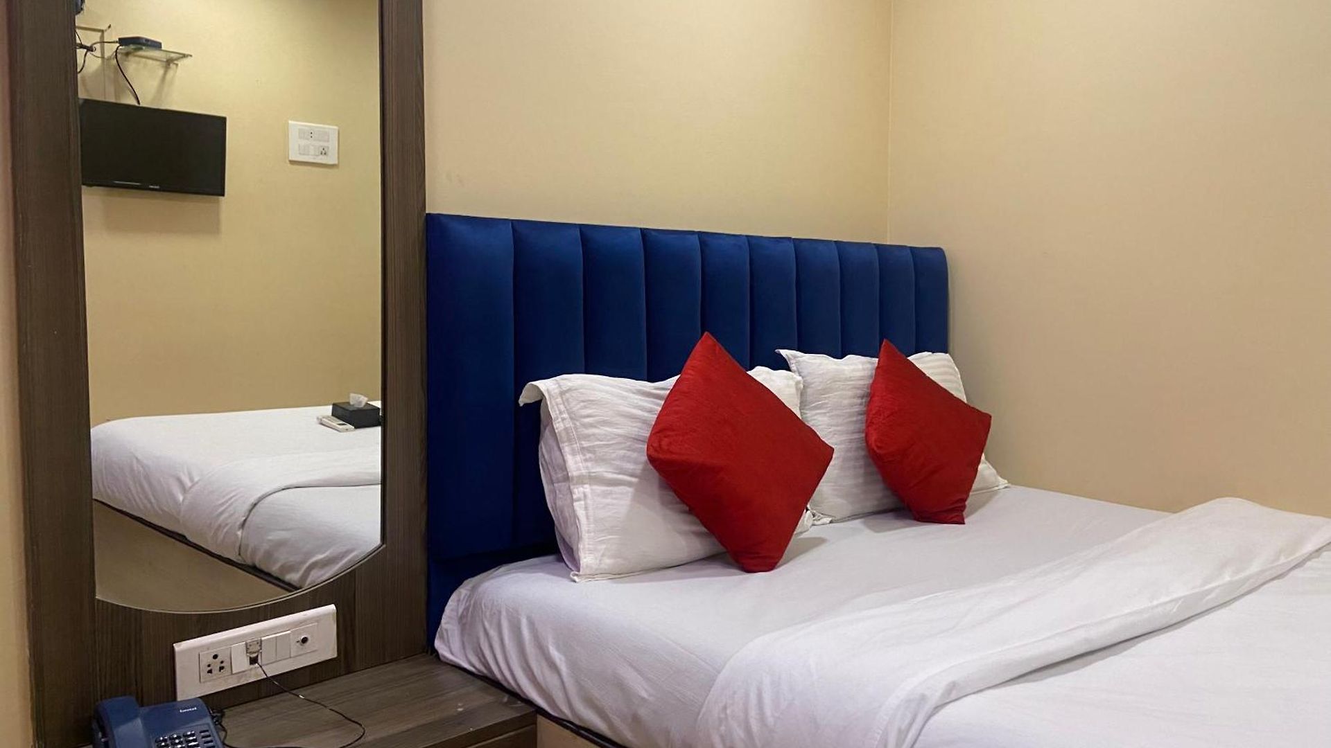 Royal Grand - Near International Airport Hotel Mumbai