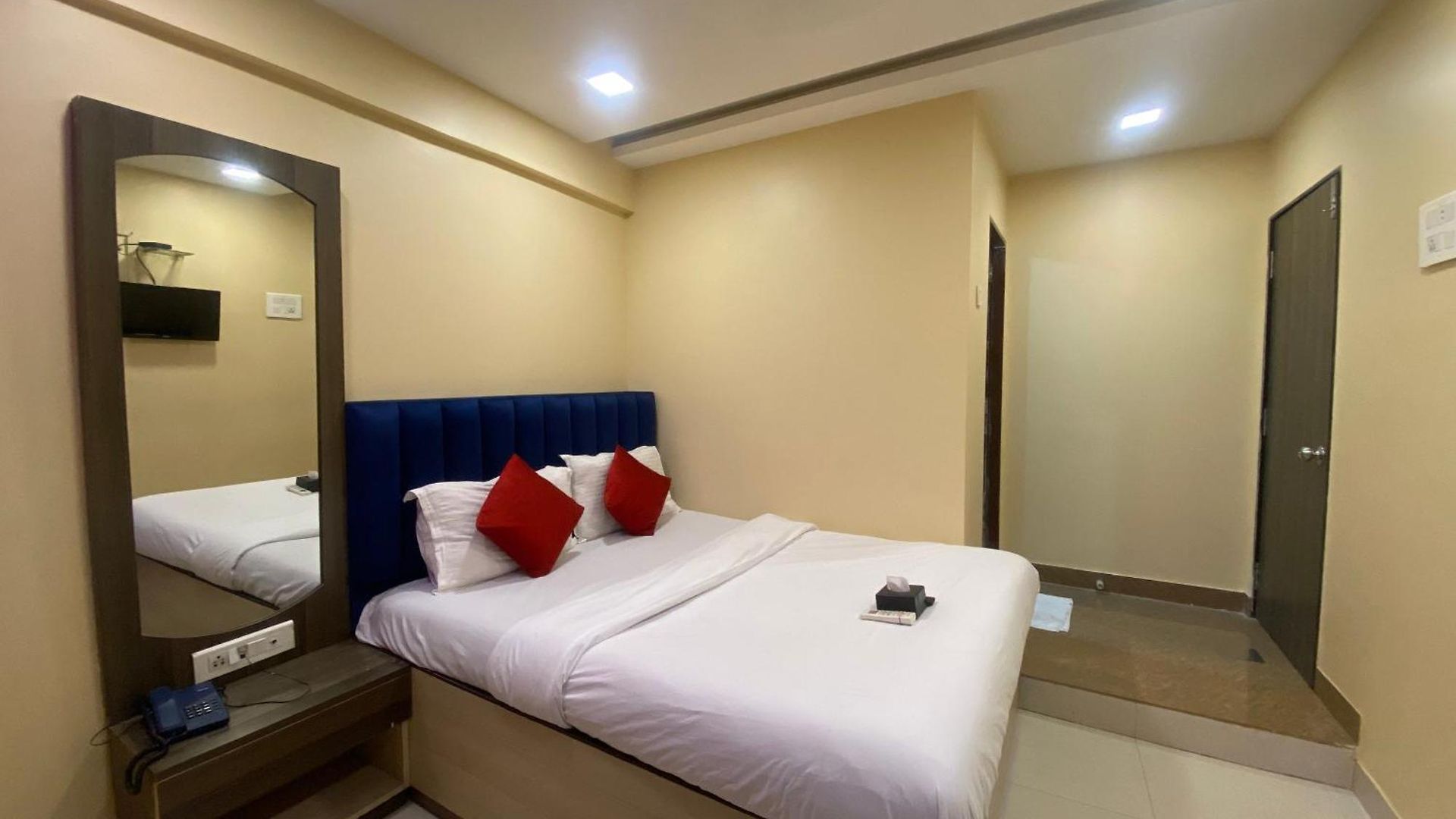 Royal Grand - Near International Airport 3*