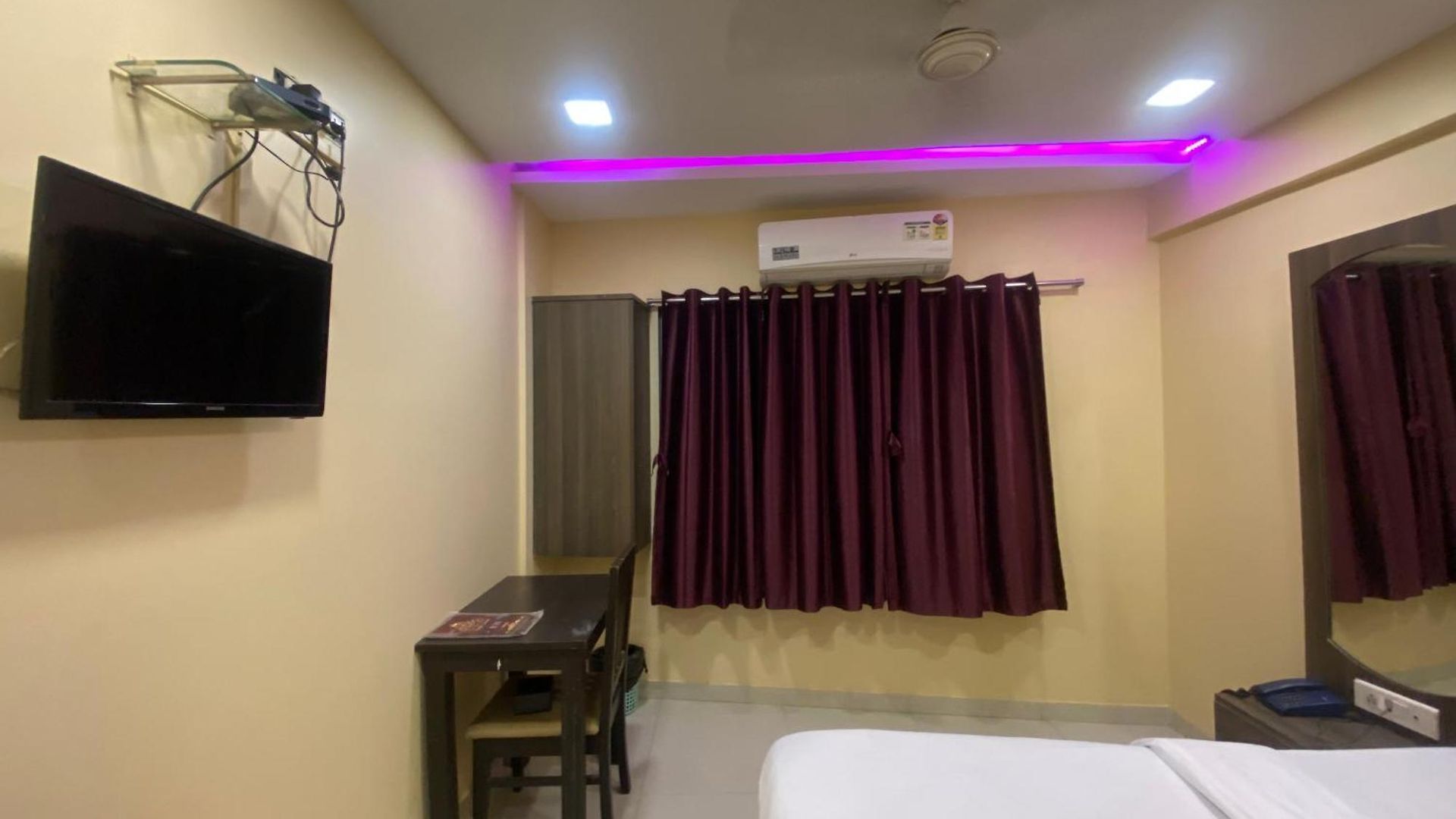Hotel Royal Grand - Near International Airport Mumbai