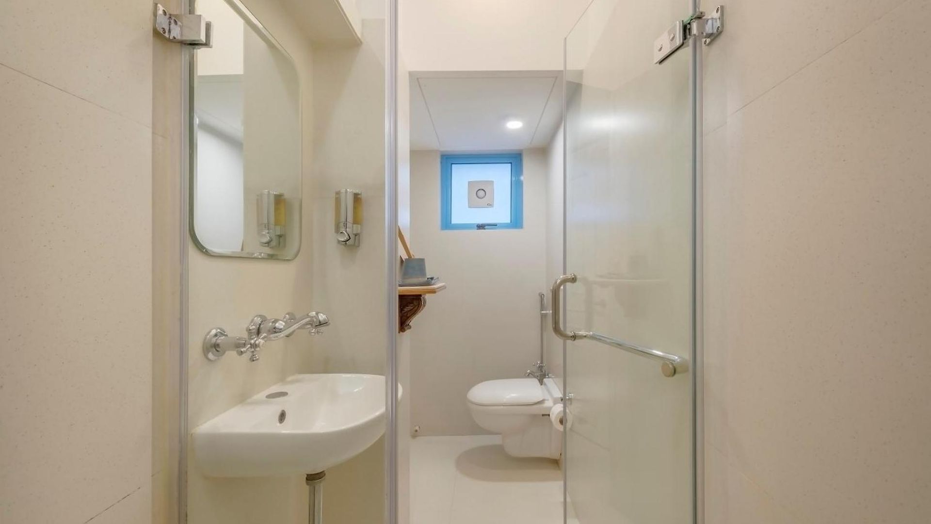 Hotel Kemps Corner 2*