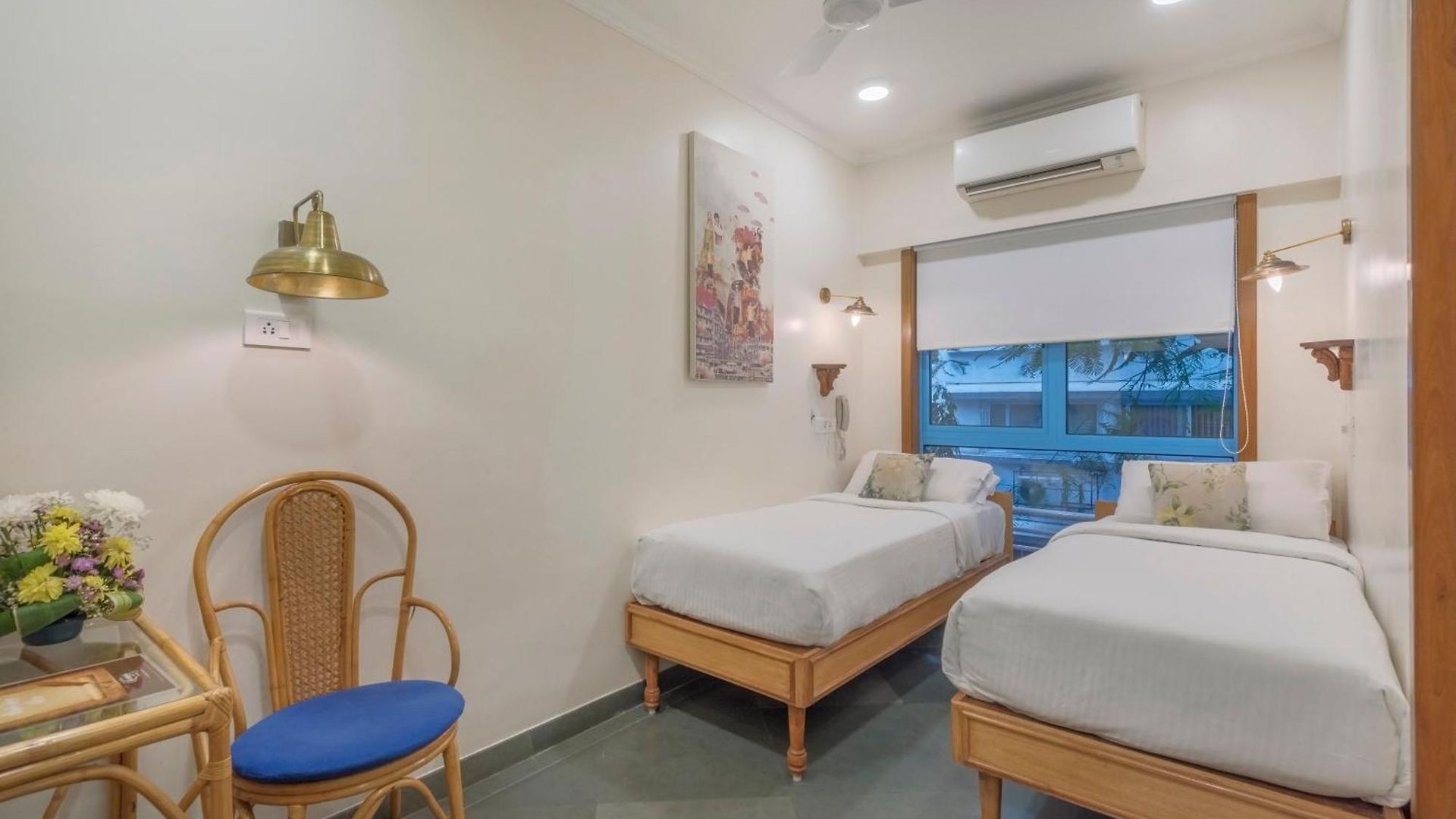 Kemps Corner Hotel