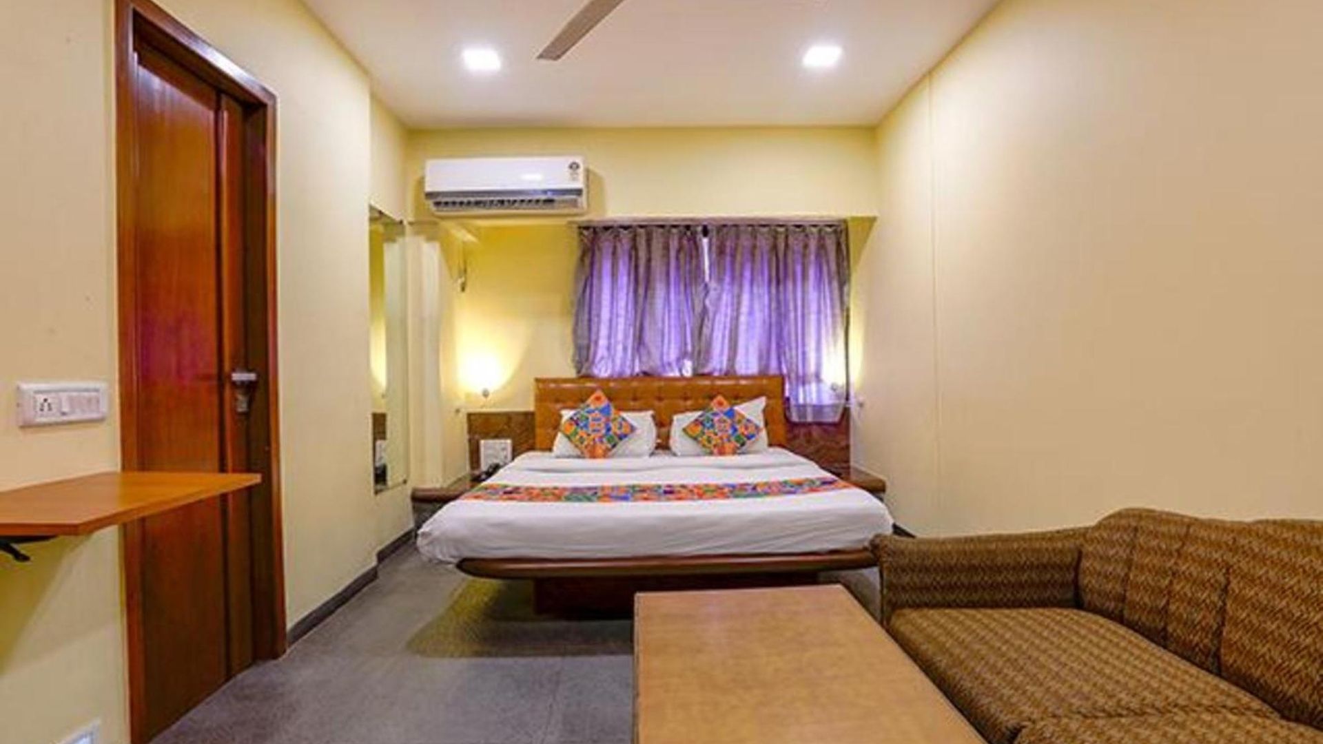 Hotel Via Jayshree 3*