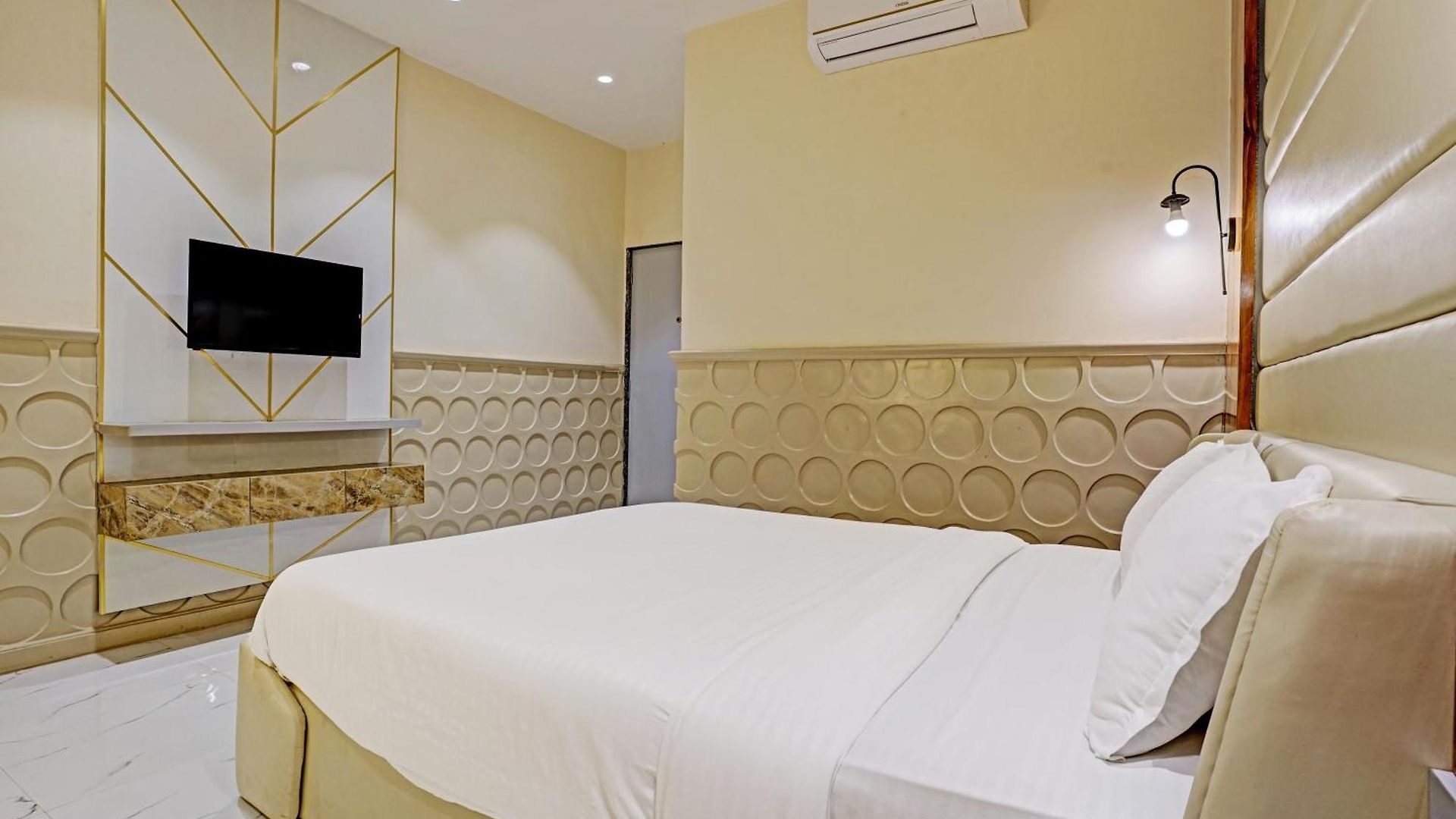 Collection O Palm Springs Hotel Mumbai