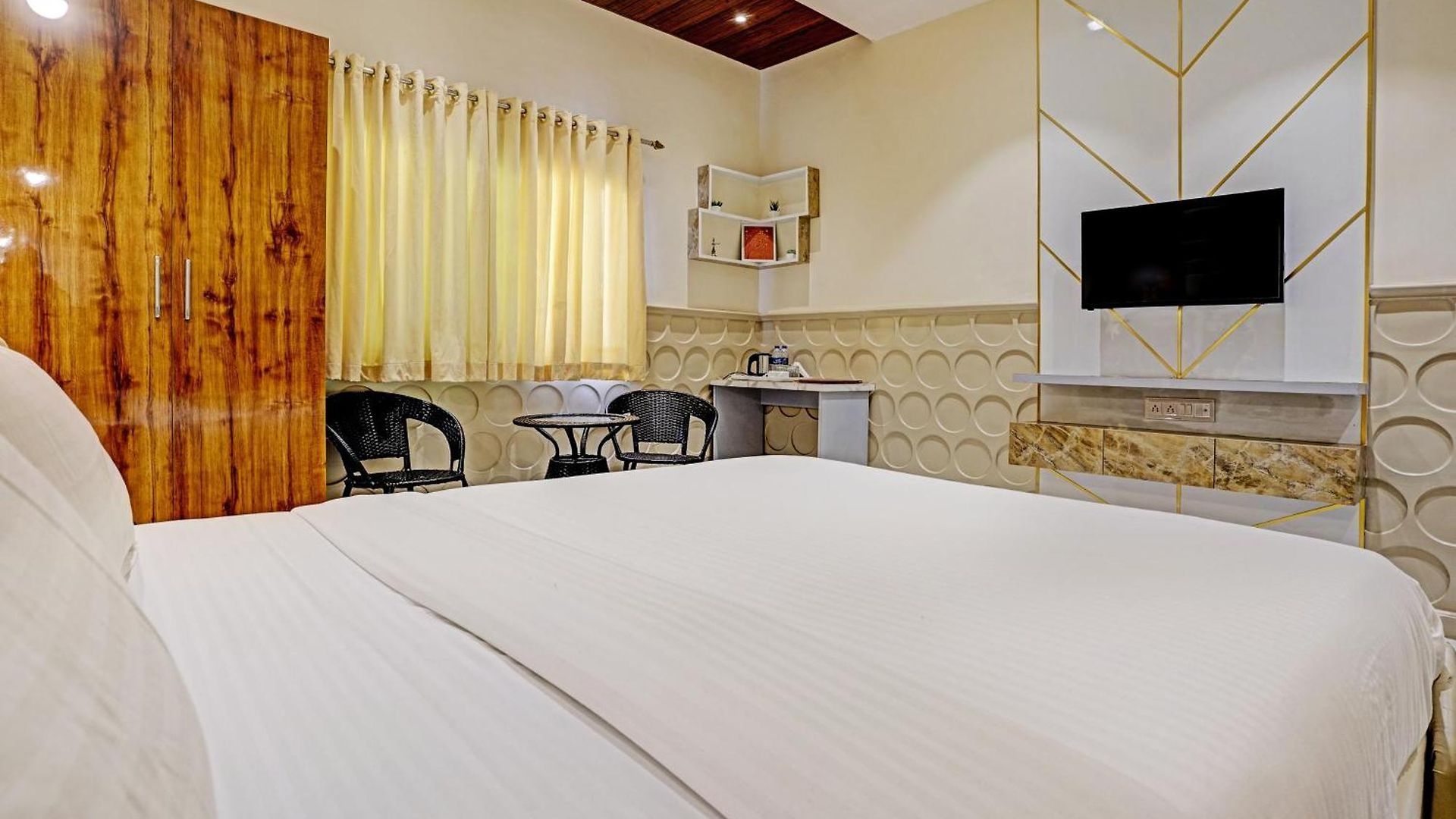 Hotel Collection O Palm Springs Mumbai