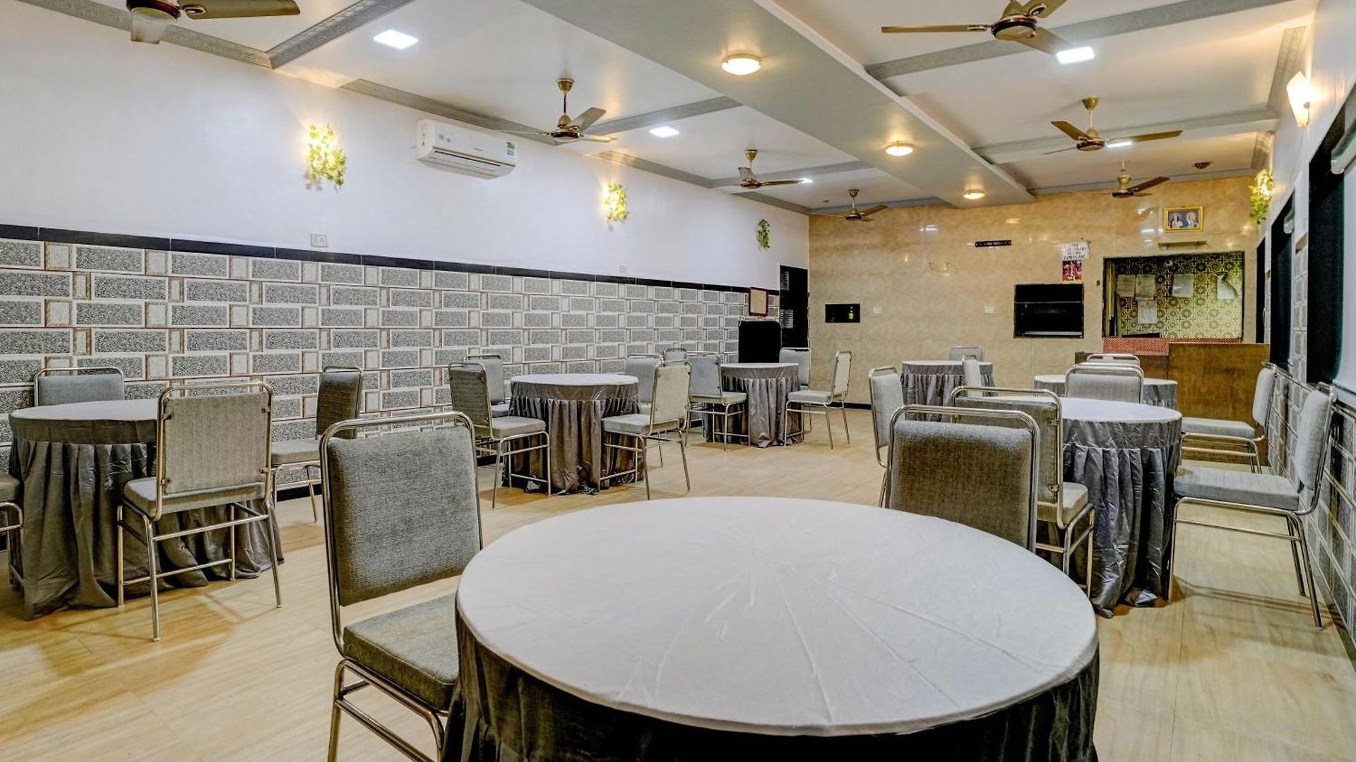 Hotel Collection O Palm Springs Mumbai