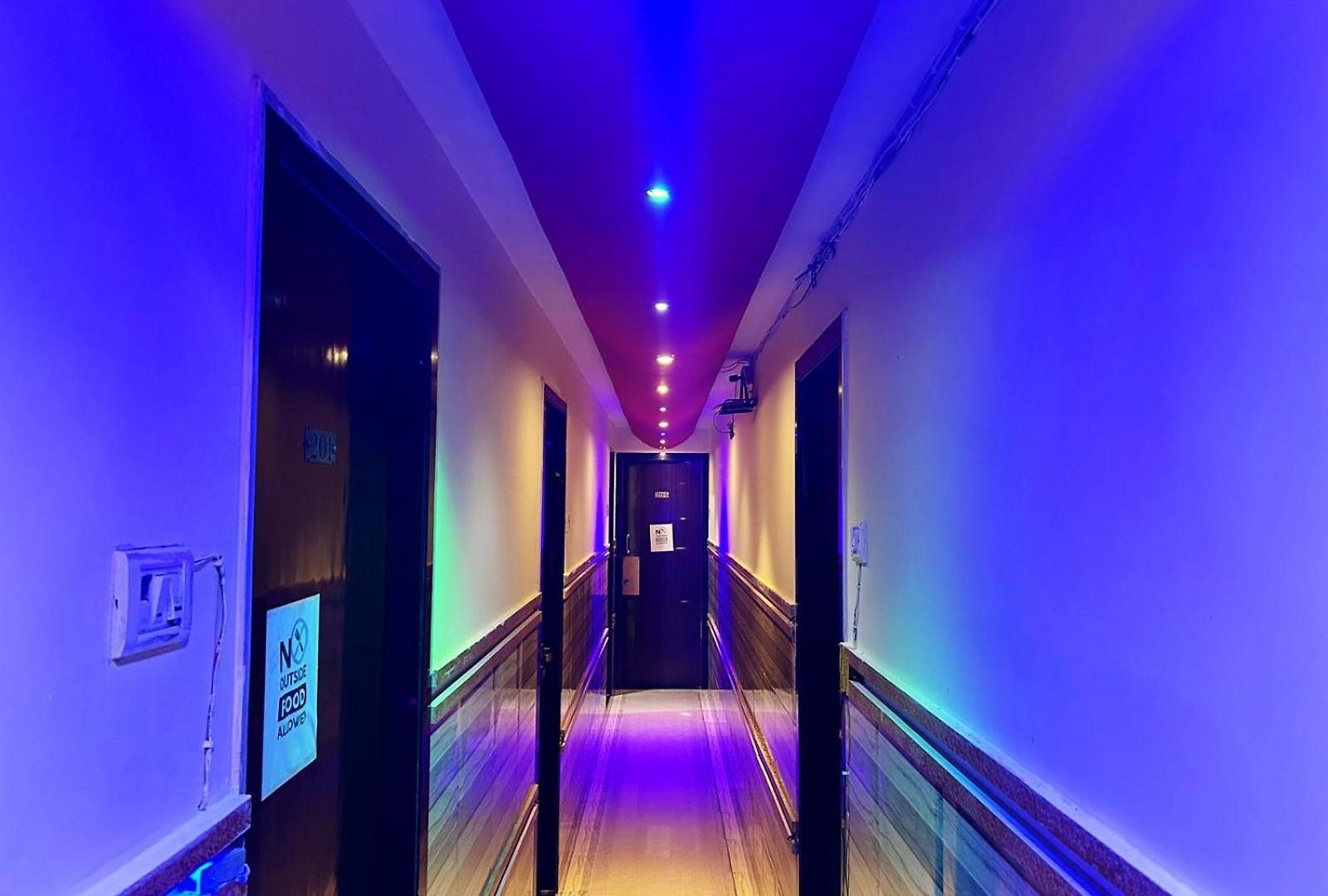 Skyway Apartment *