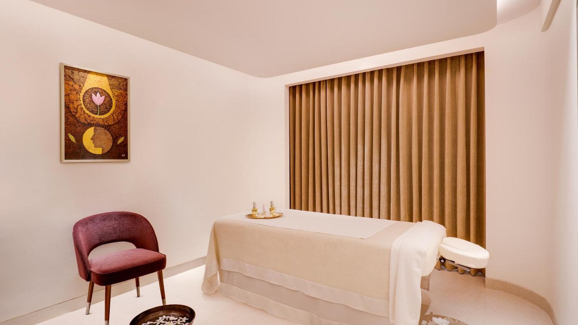 Aurika, International Airport - Luxury By Lemon Tree Hotel 5*