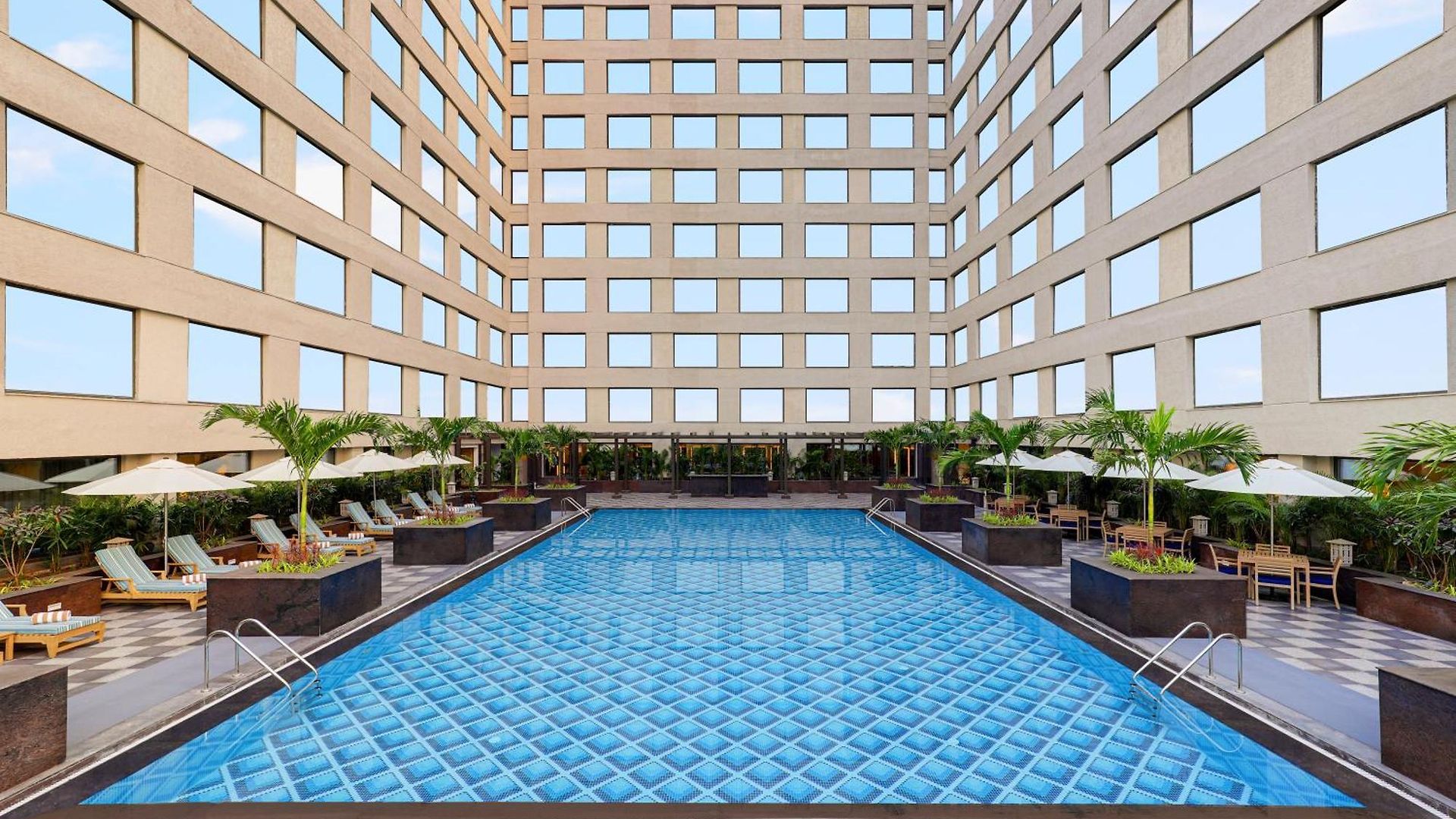 Aurika, International Airport - Luxury By Lemon Tree Hotel 5*