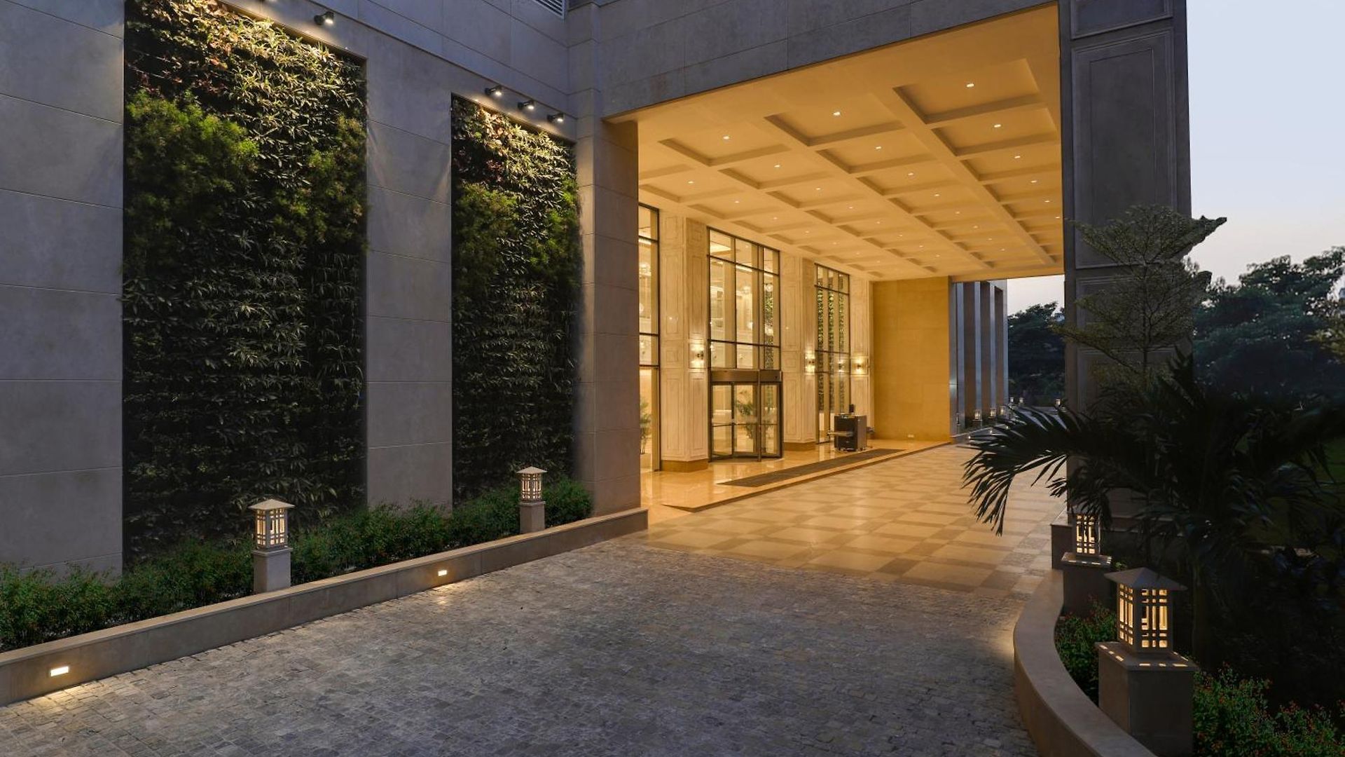 Aurika, International Airport - Luxury By Lemon Tree Hotel 5*