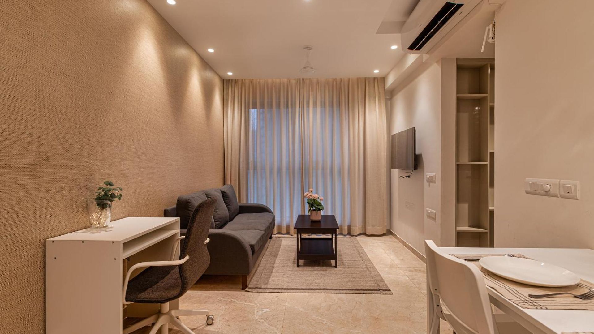 Apartment Regent Entire One Bedroom - Hiranandani Gardens, Powai *
