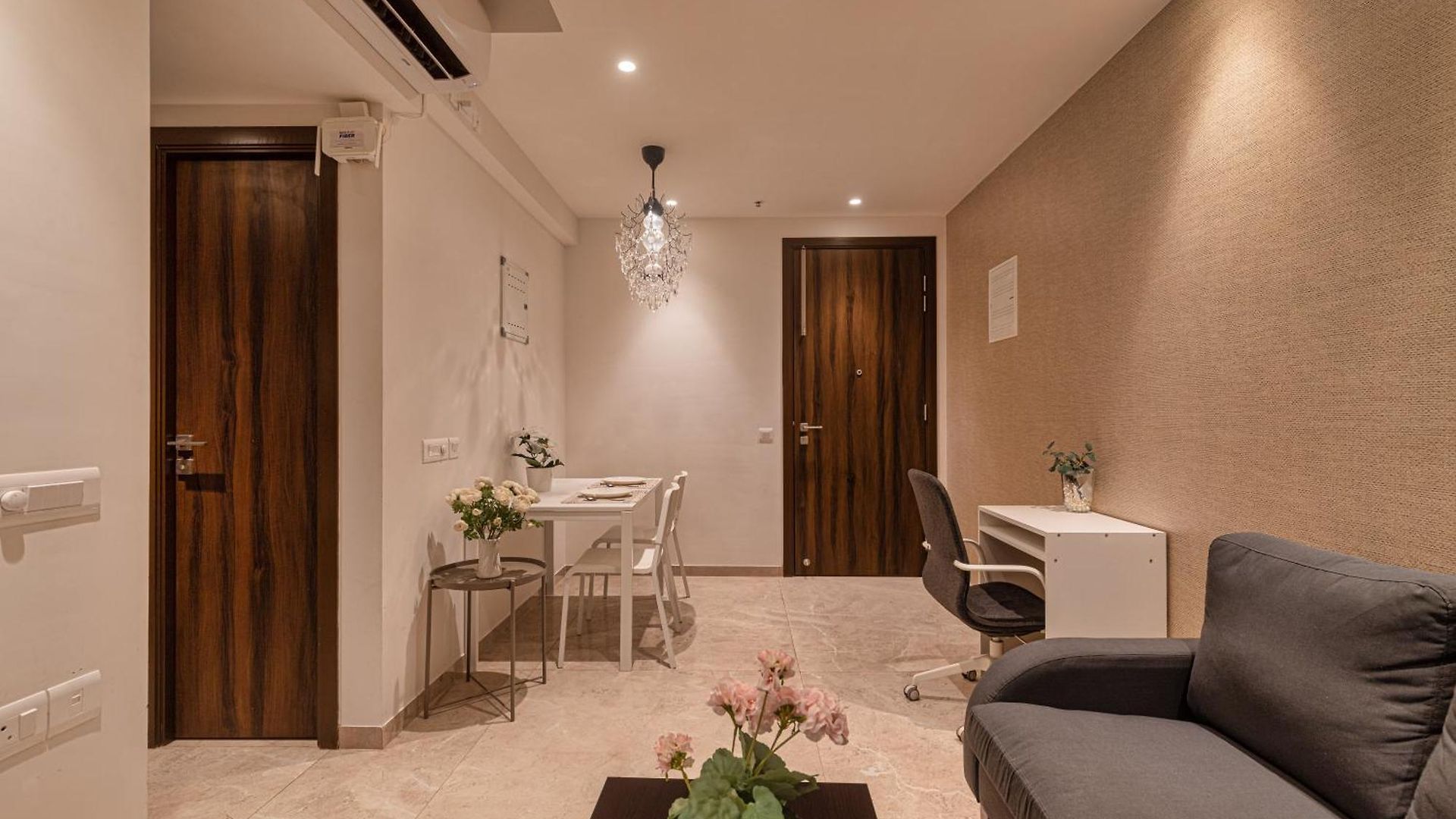 Regent Entire One Bedroom - Hiranandani Gardens, Powai Apartment