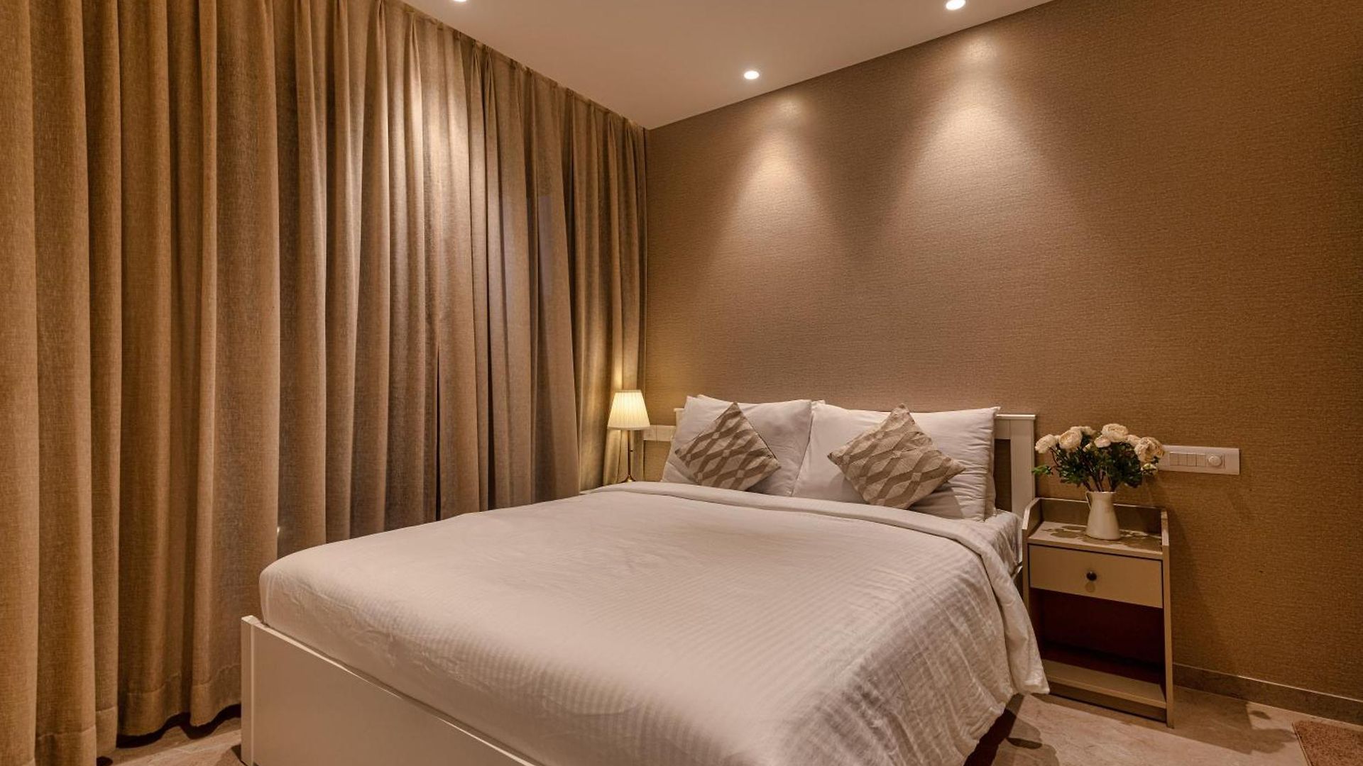 Regent Entire One Bedroom - Hiranandani Gardens, Powai