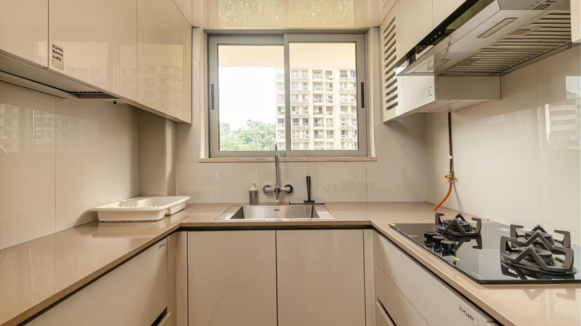 Regent Entire One Bedroom - Hiranandani Gardens, Powai *