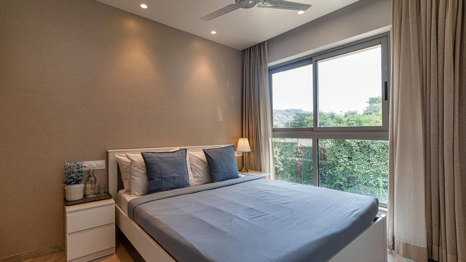 Regent Entire One Bedroom - Hiranandani Gardens, Powai