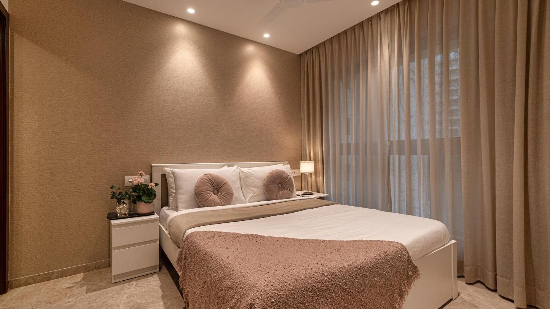 Regent Entire One Bedroom - Hiranandani Gardens, Powai Apartment *