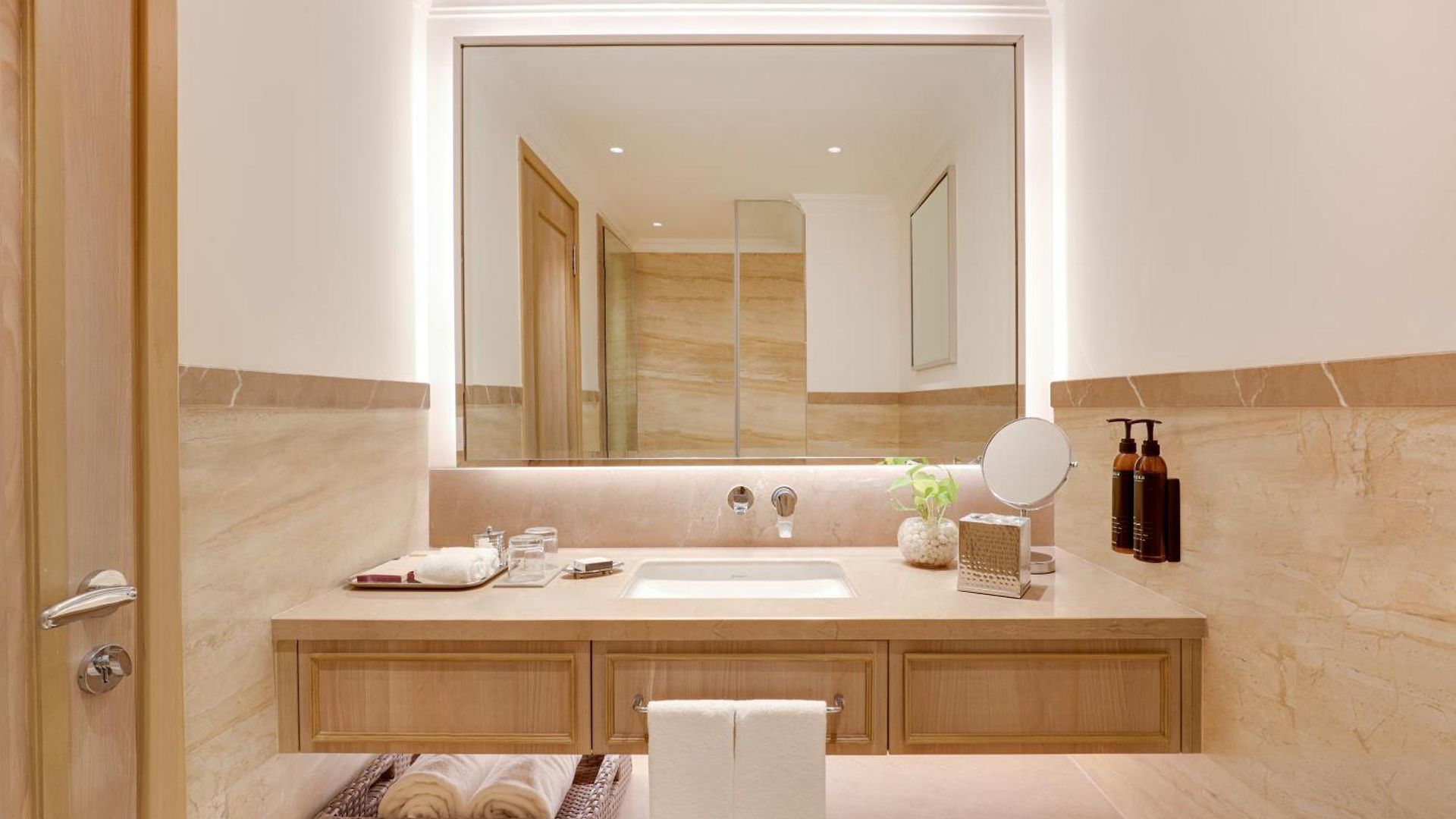 Hotel Aurika, International Airport - Luxury By Lemon Tree Mumbai