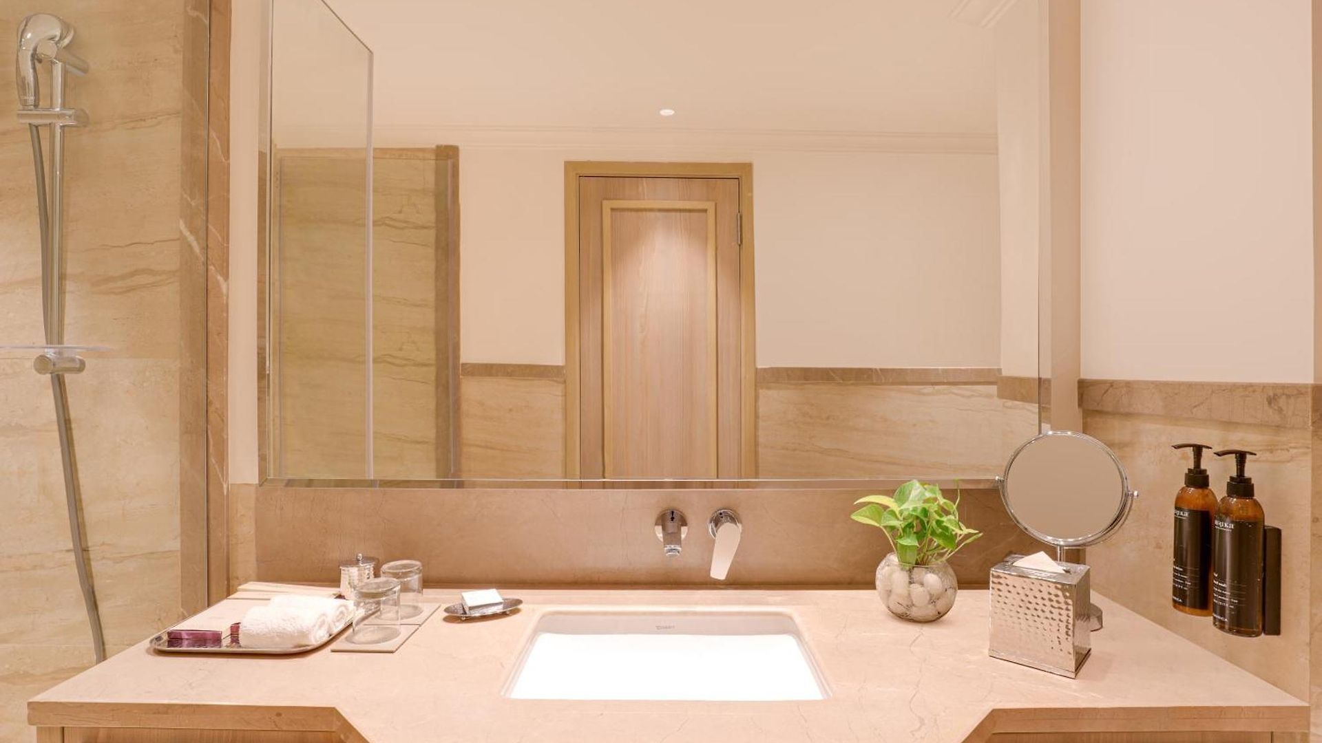 Hotel Aurika, International Airport - Luxury By Lemon Tree