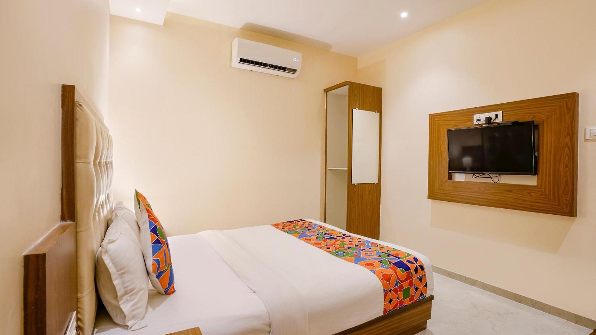 Hotel Via Wynd 3*