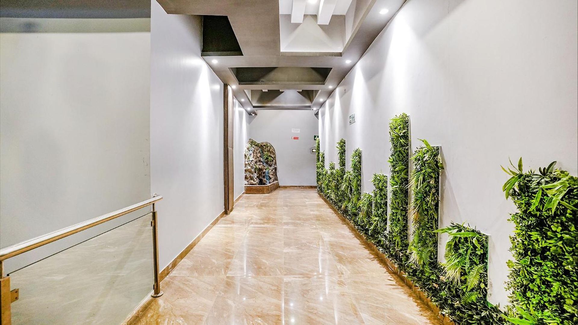 Hotel Fabhotel Zara Grand Mumbai
