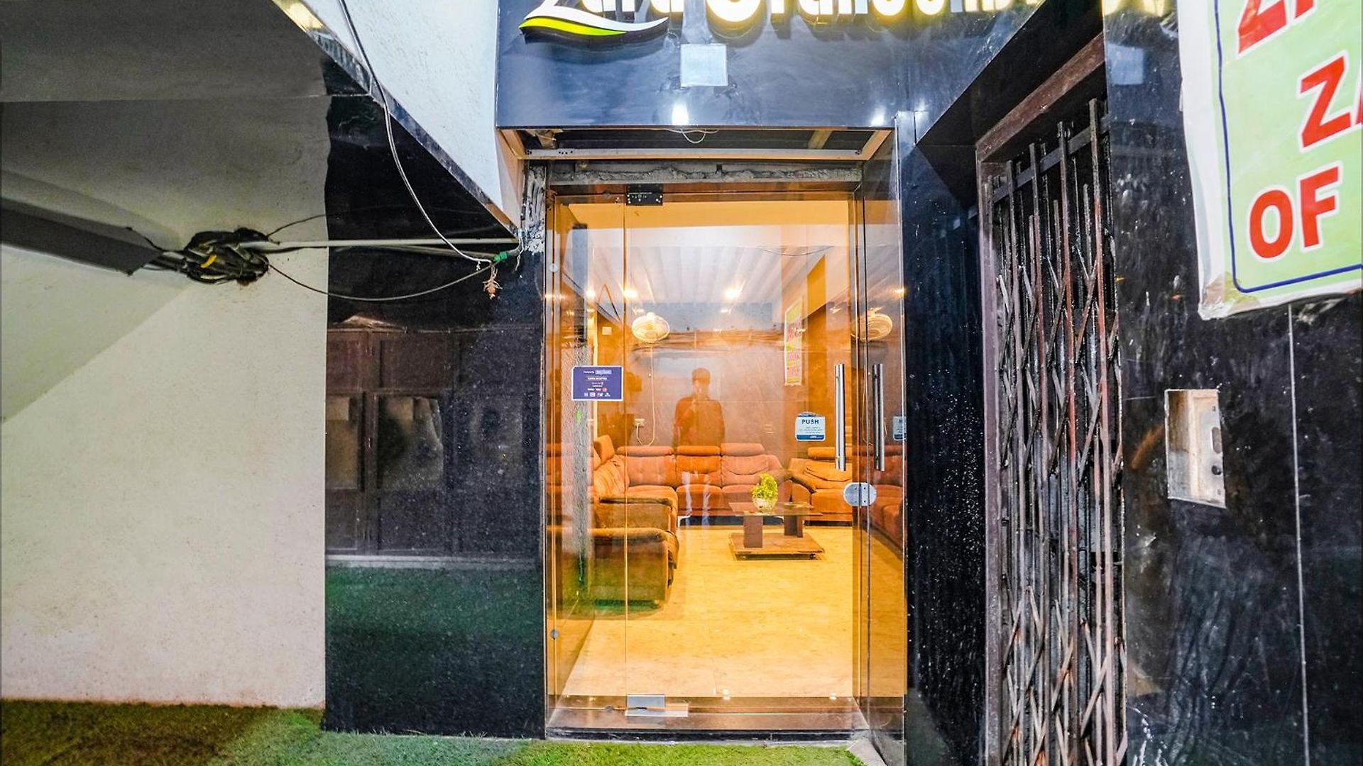 Hotel Fabhotel Zara Grand