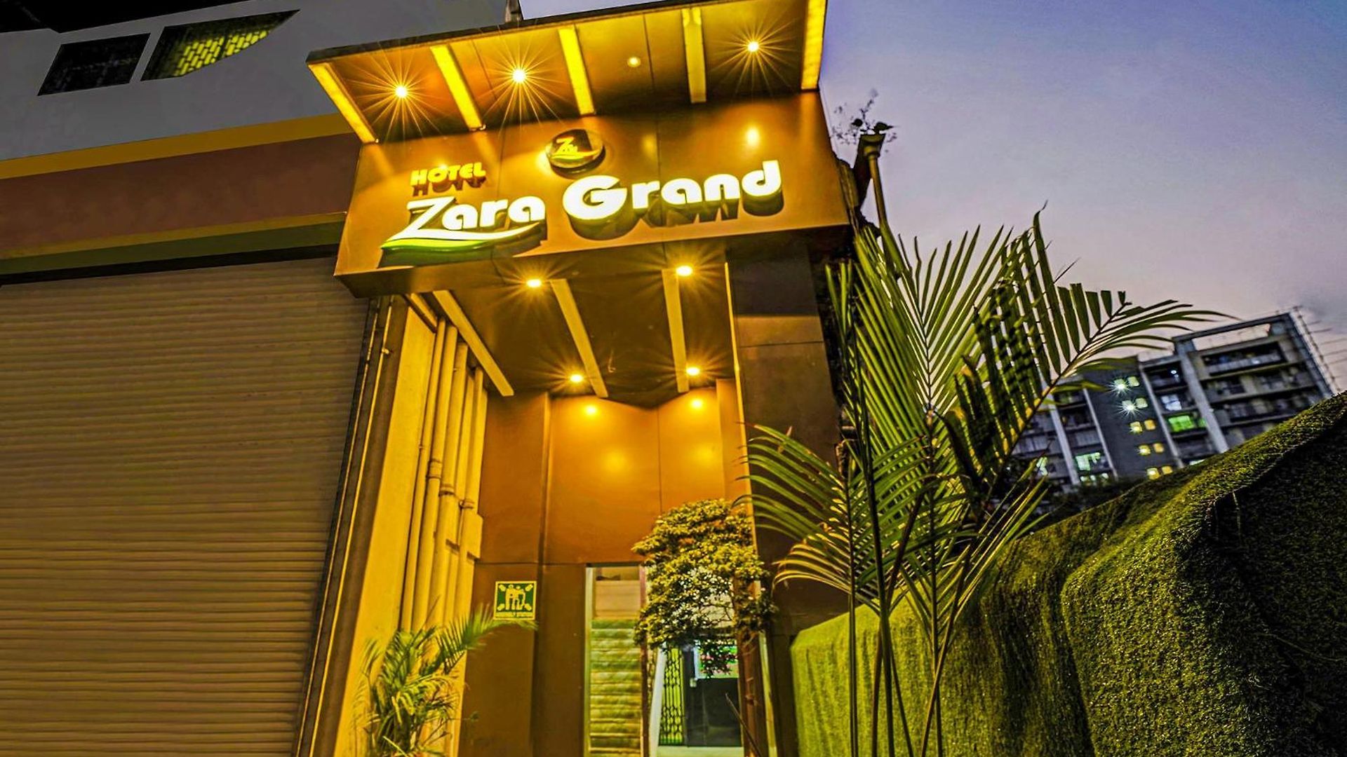 Hotel Fabhotel Zara Grand 3*
