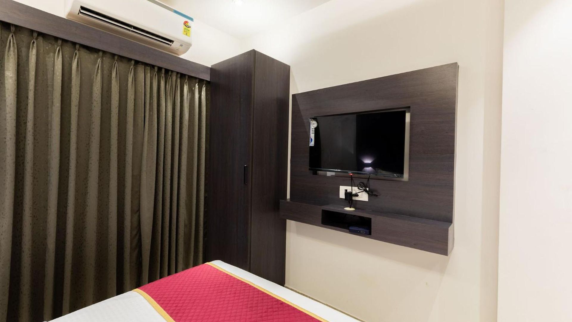 Hotel O Near International Airport