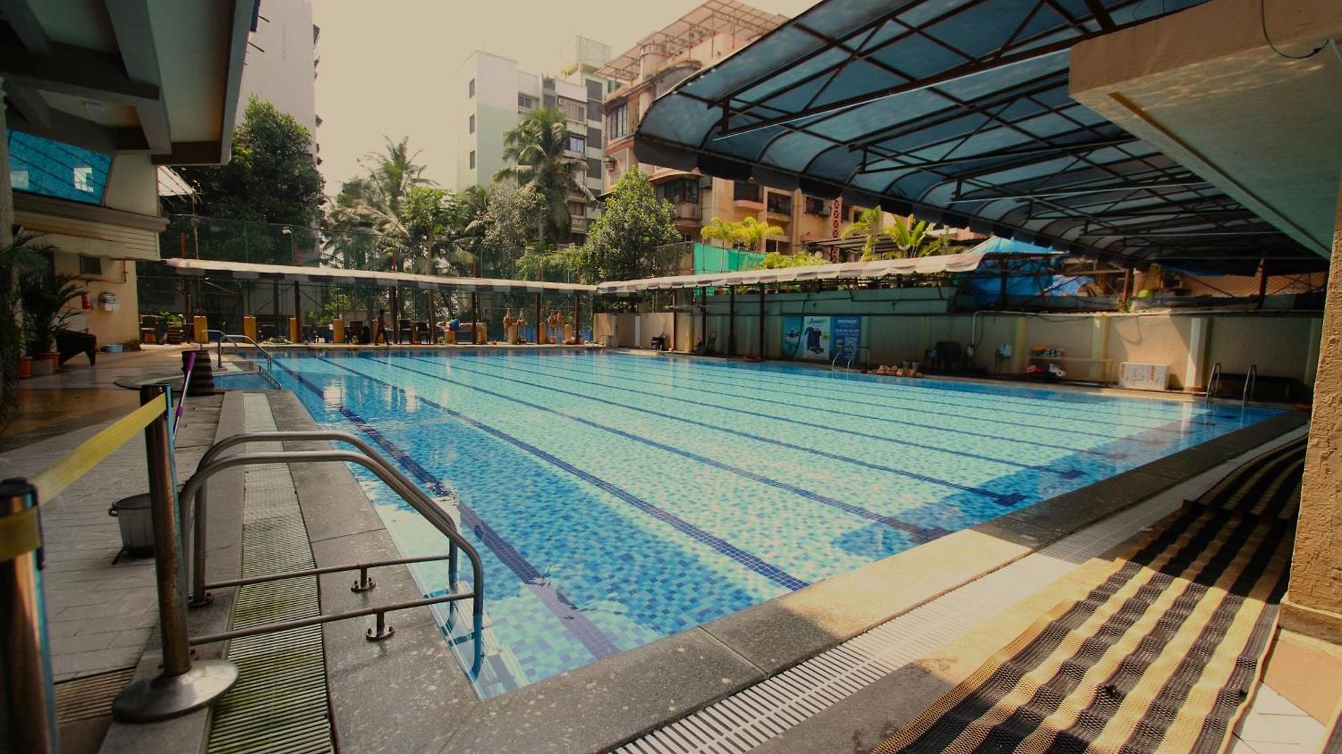 Home2 Renaissance Club Hotel