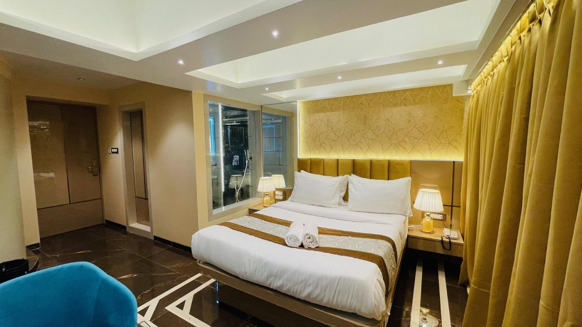 Home2 Renaissance Club 4*