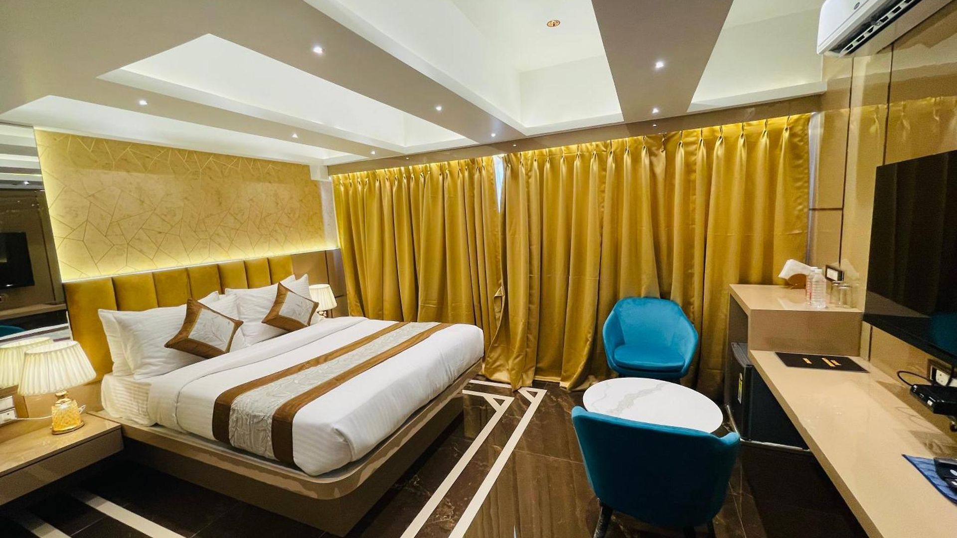 Home2 Renaissance Club Hotel Mumbai