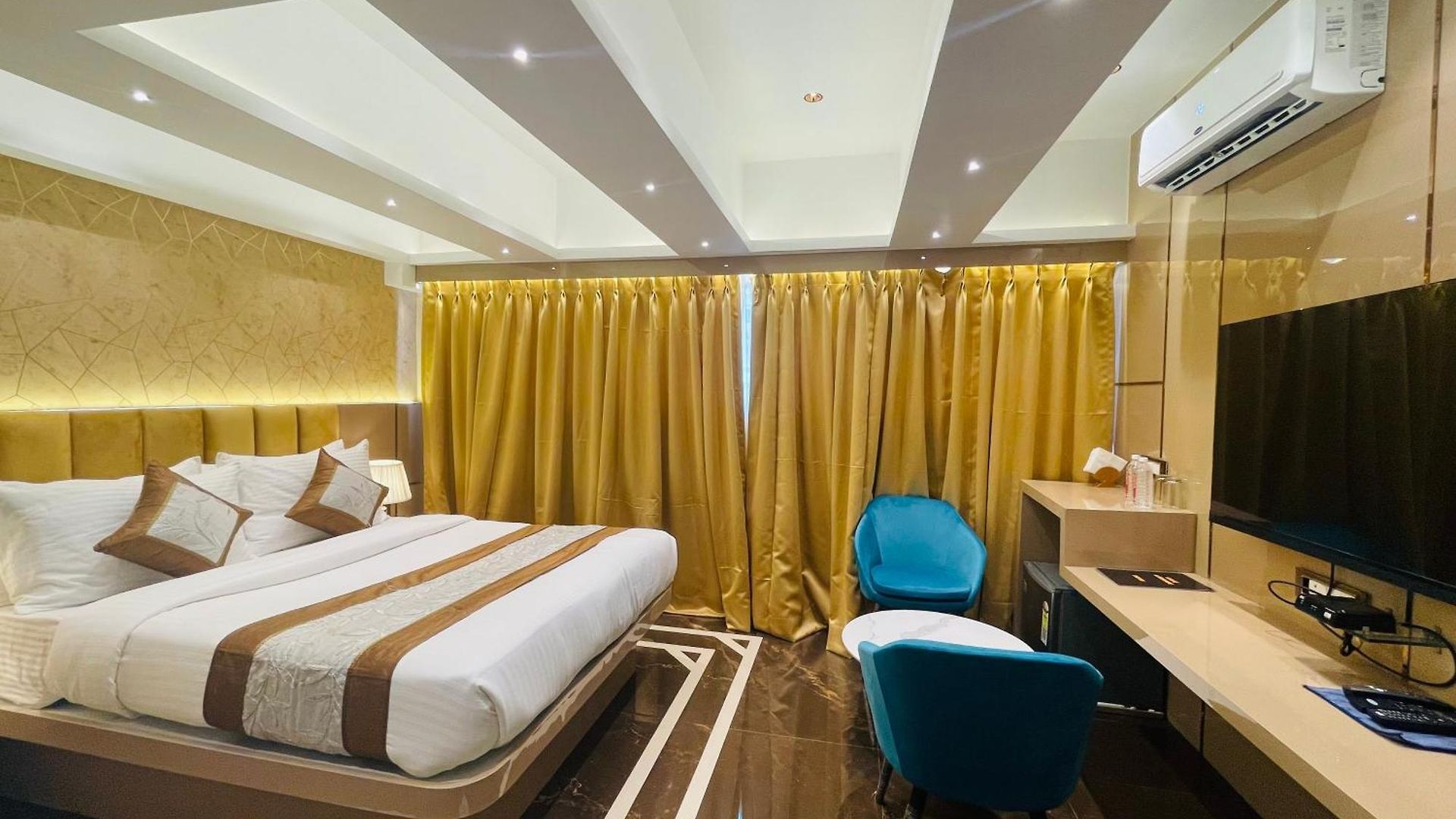Home2 Renaissance Club Mumbai