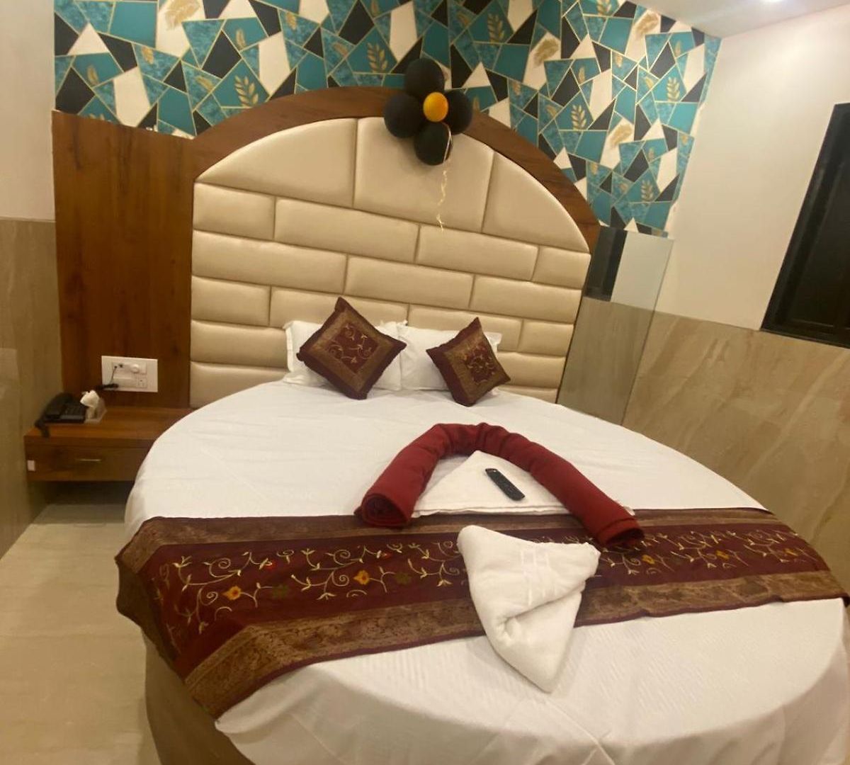 Dream Palace Residency - Near To Us Embassy Bkc Bed & Breakfast