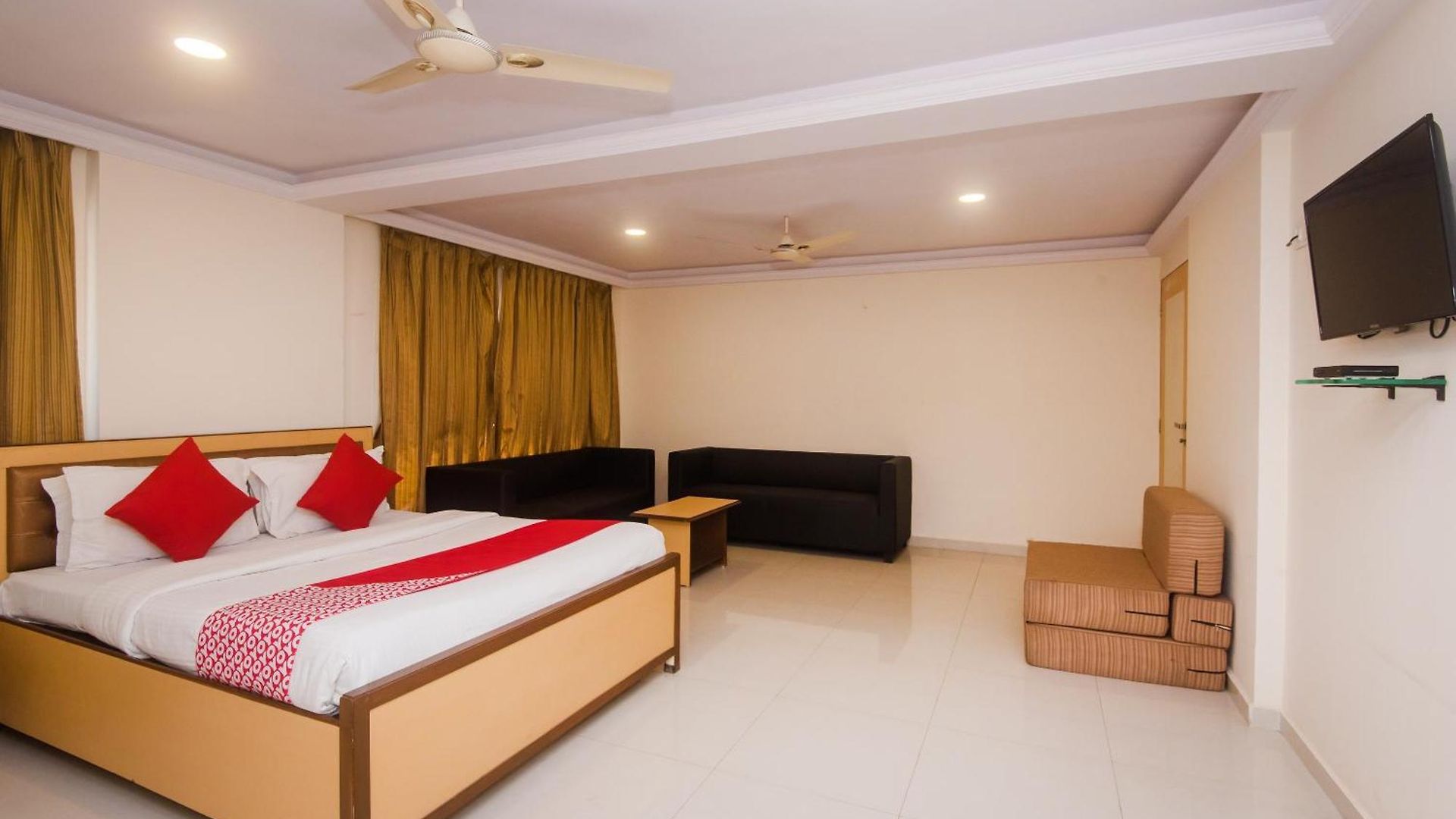 Hotel Capital O Orbit Near Infiniti Mall