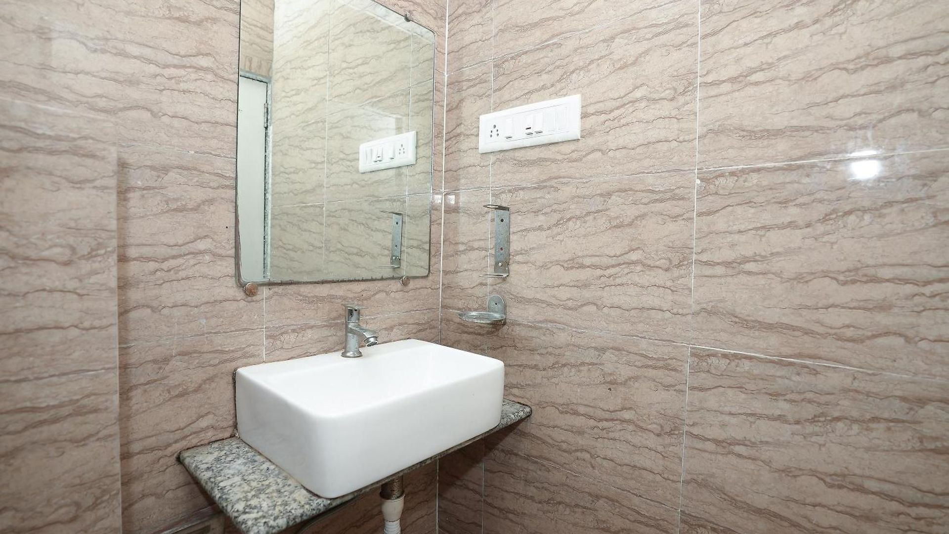 Royal Aqua 2* Mumbai