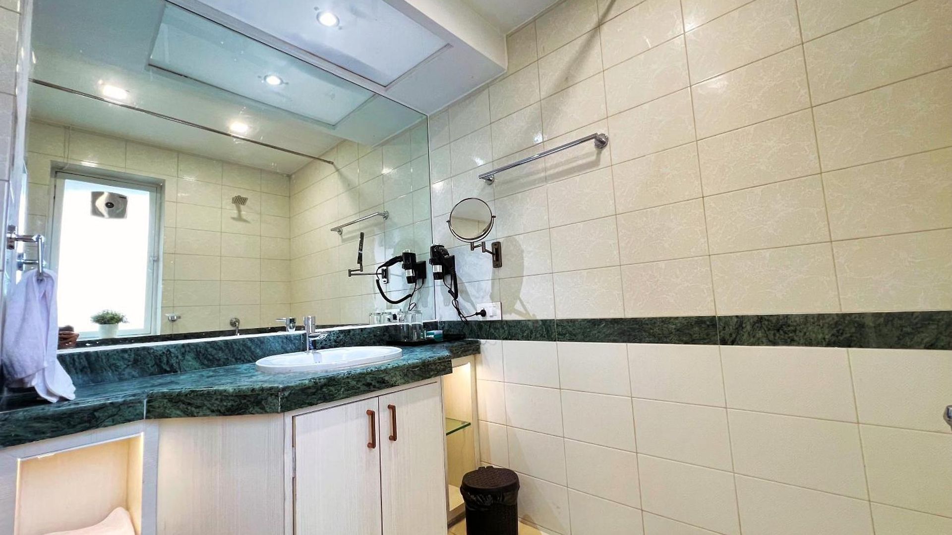 White House By Maxxvalue Service Bandra Apartment Mumbai
