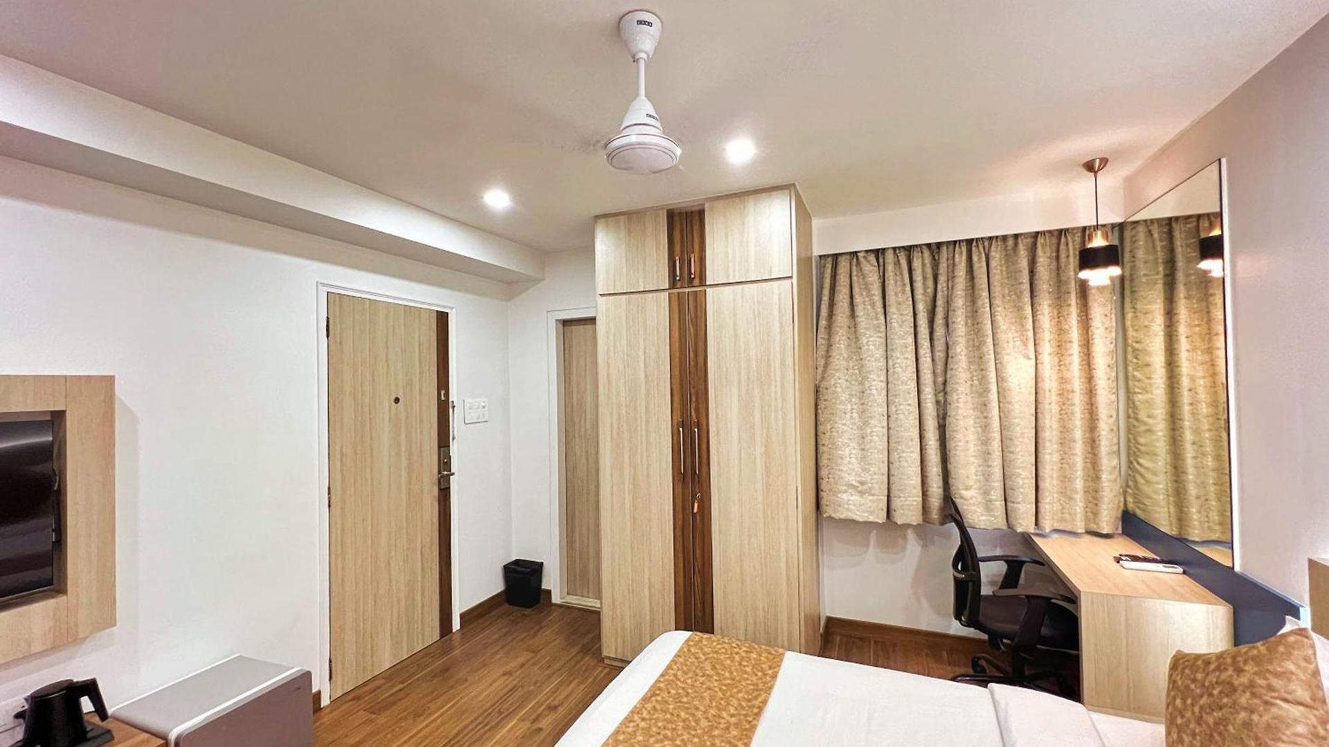 White House By Maxxvalue Service Bandra Mumbai