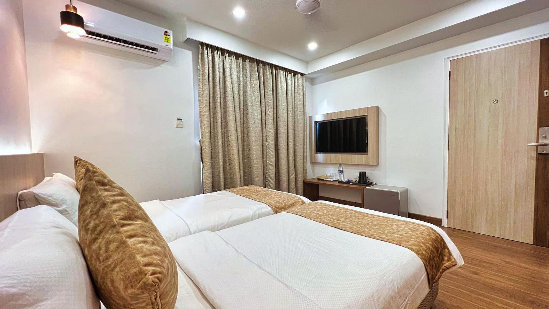 White House By Maxxvalue Service Bandra * Mumbai