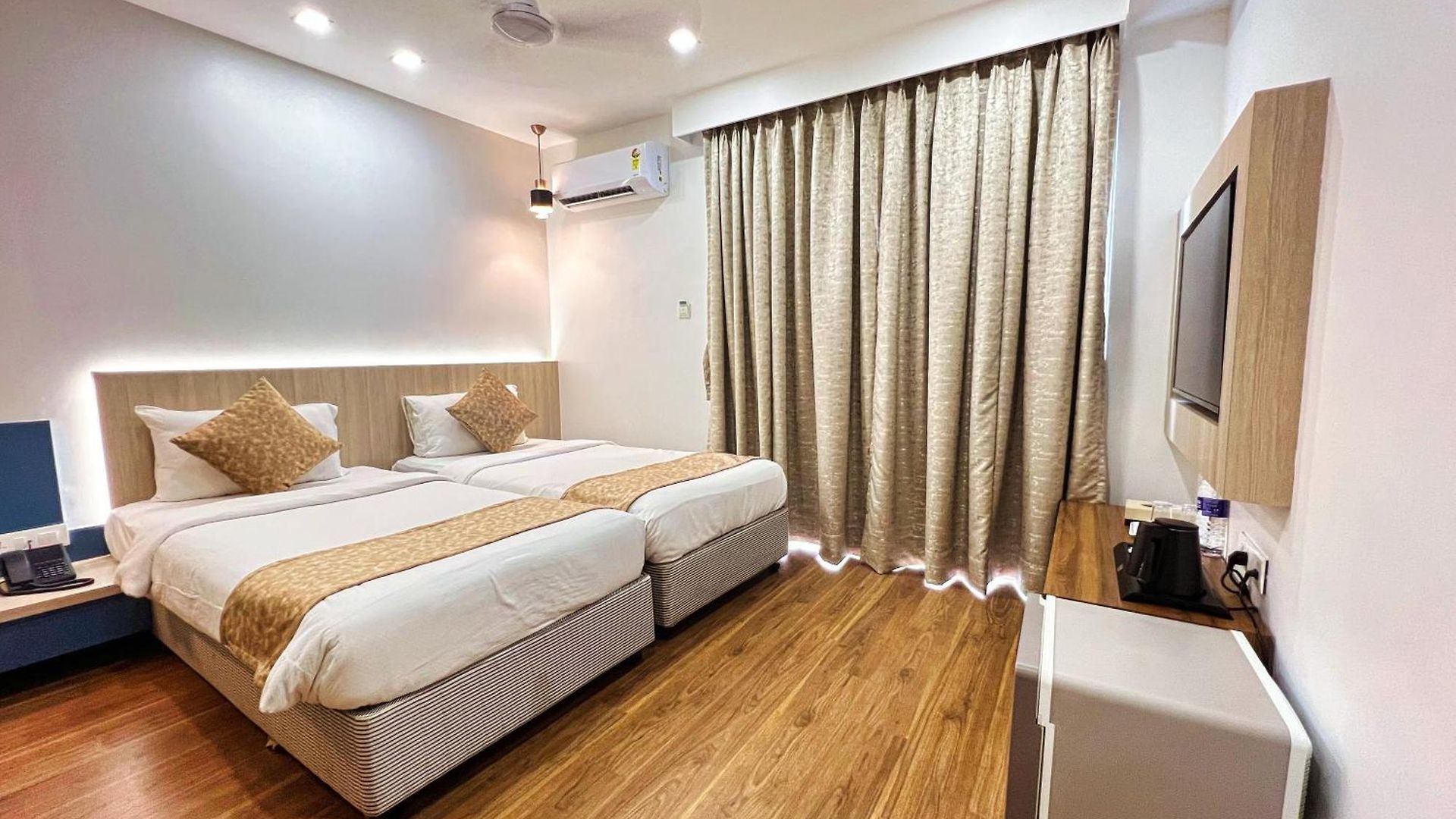 White House By Maxxvalue Service Bandra * Mumbai