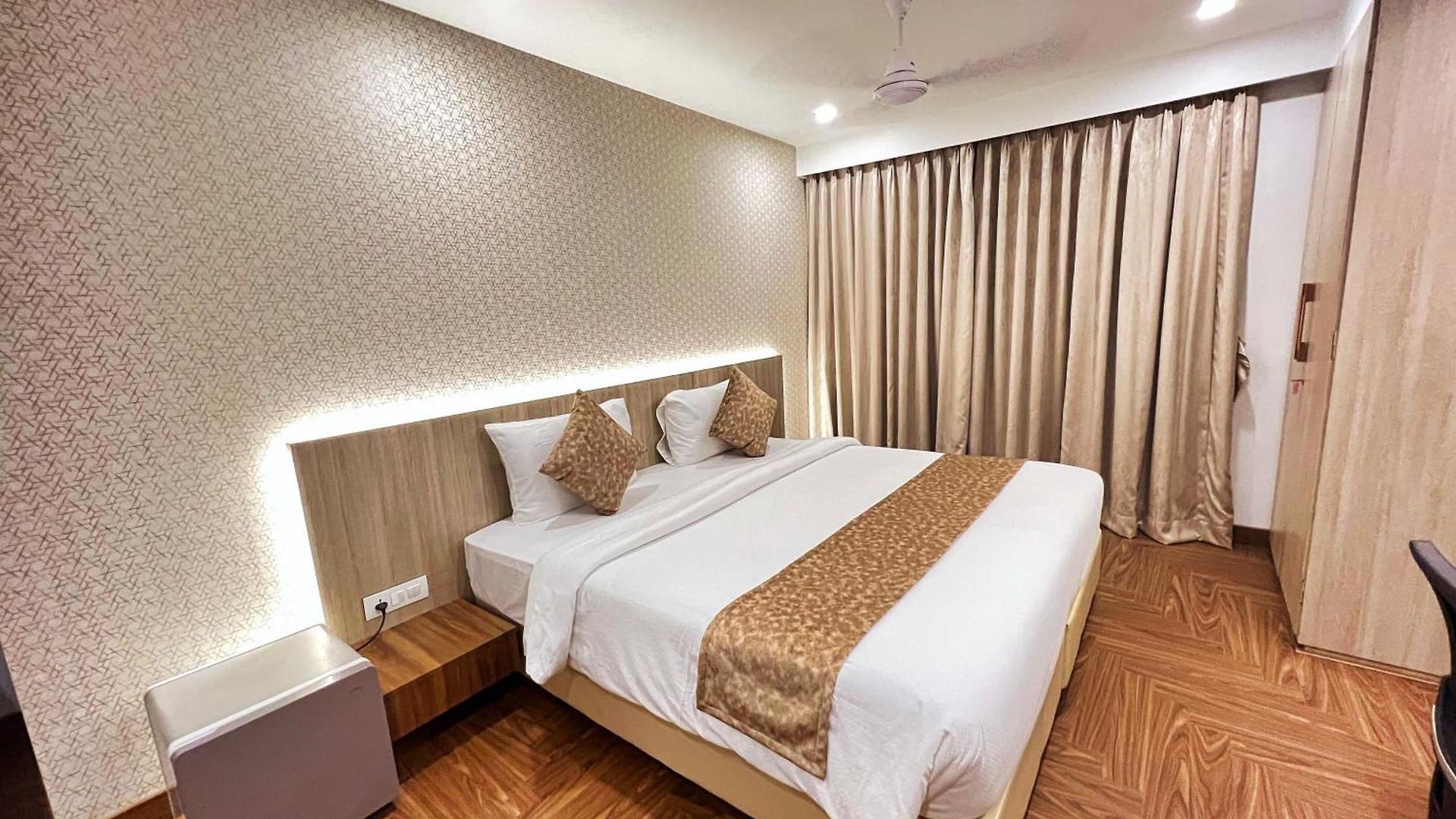 White House By Maxxvalue Service Bandra Mumbai