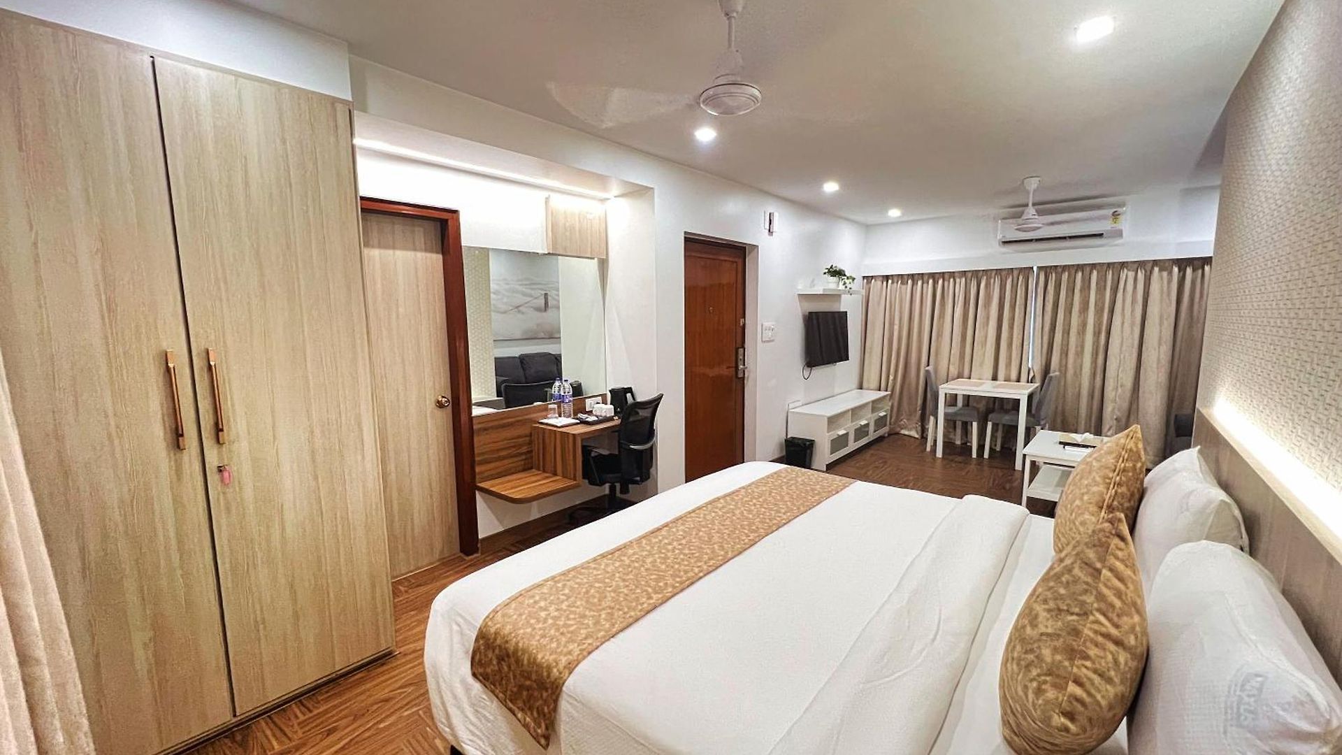 White House By Maxxvalue Service Bandra Mumbai