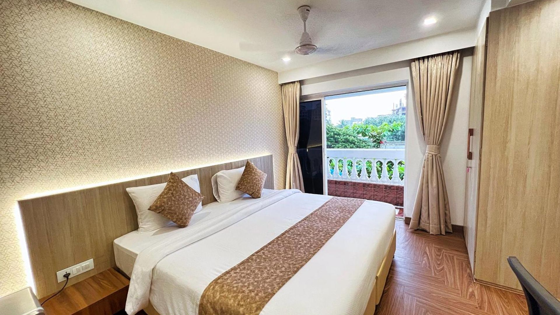 Apartment White House By Maxxvalue Service Bandra Mumbai