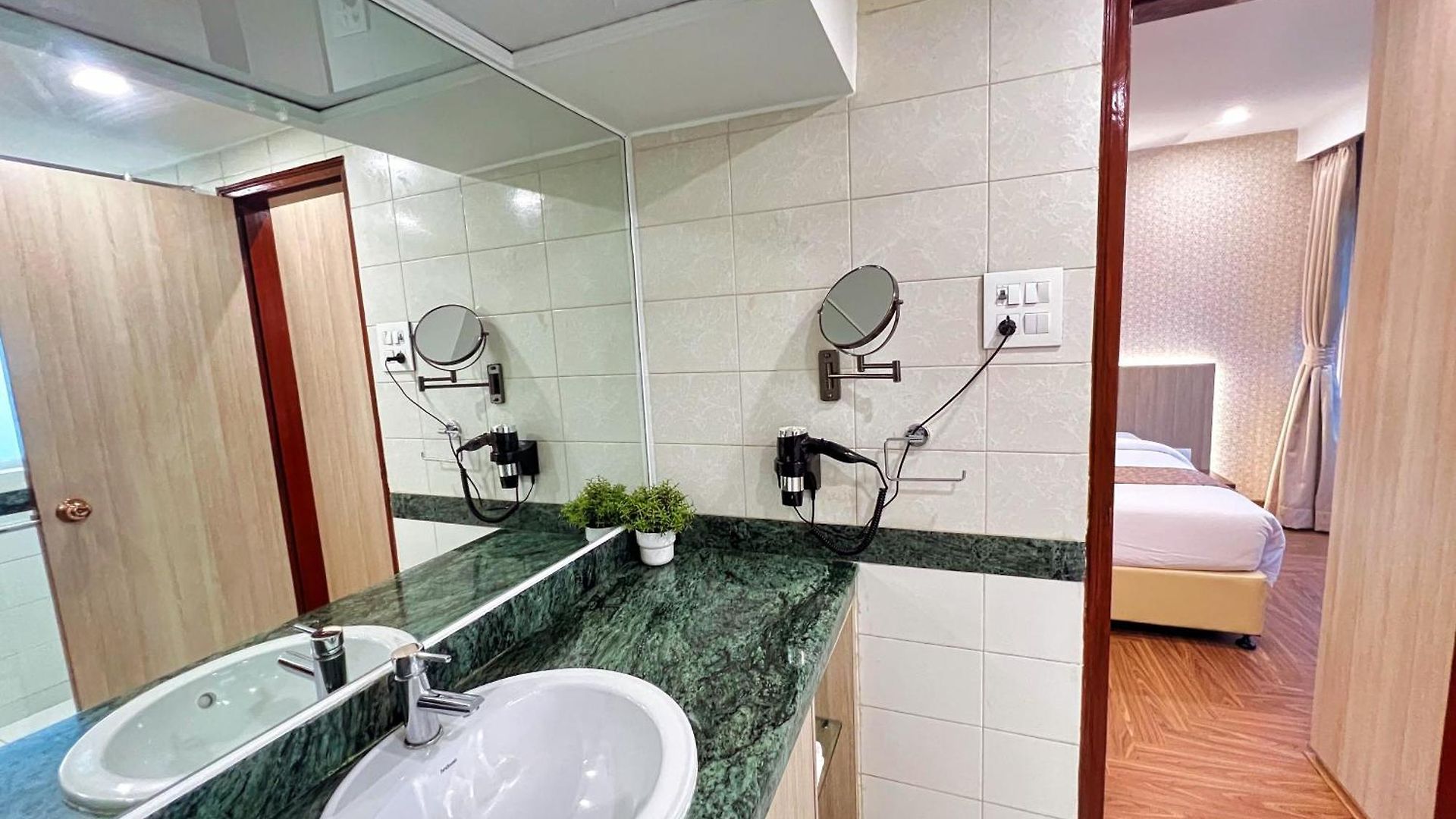 White House By Maxxvalue Service Bandra Mumbai
