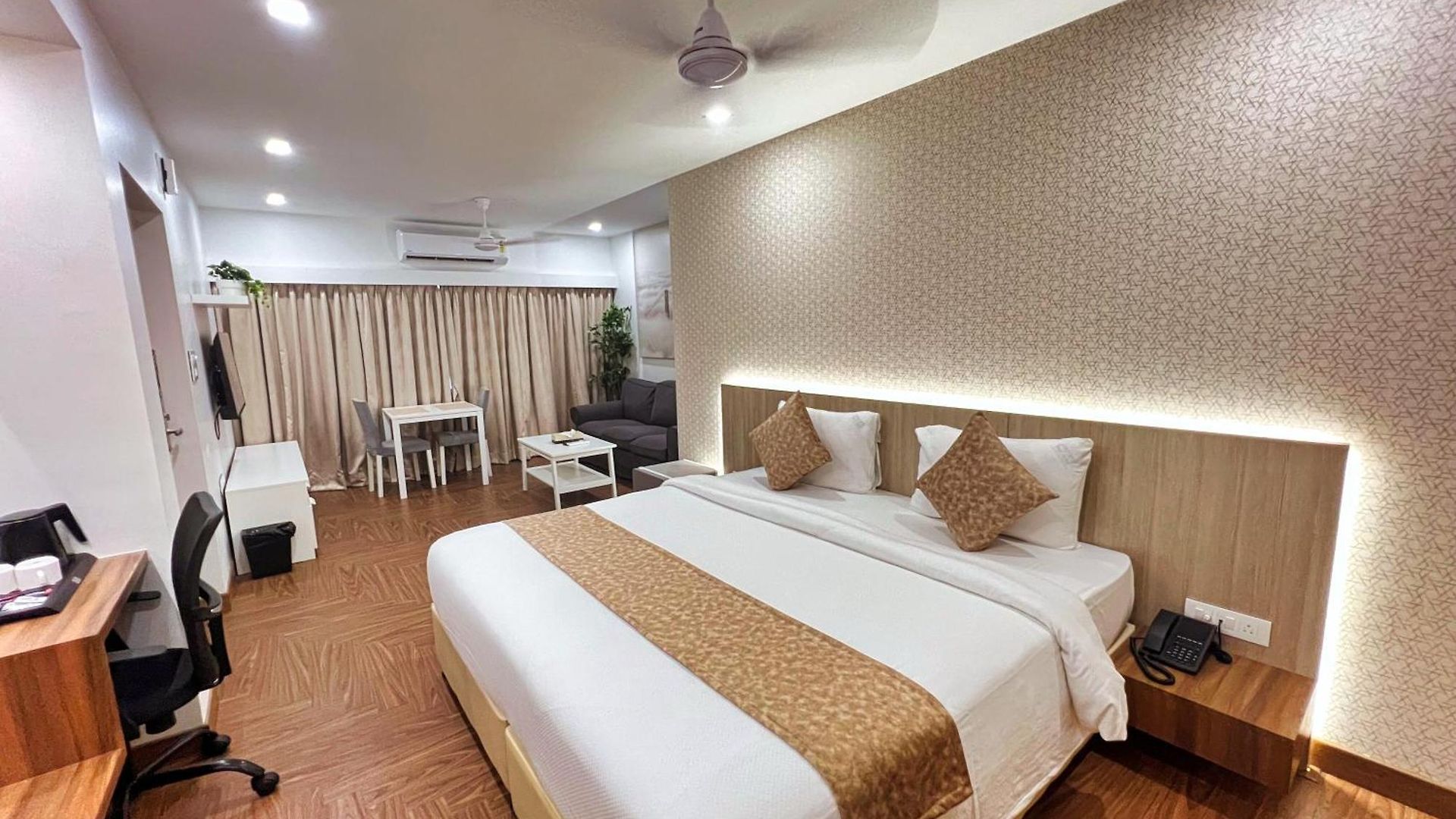 White House By Maxxvalue Service Bandra * Mumbai