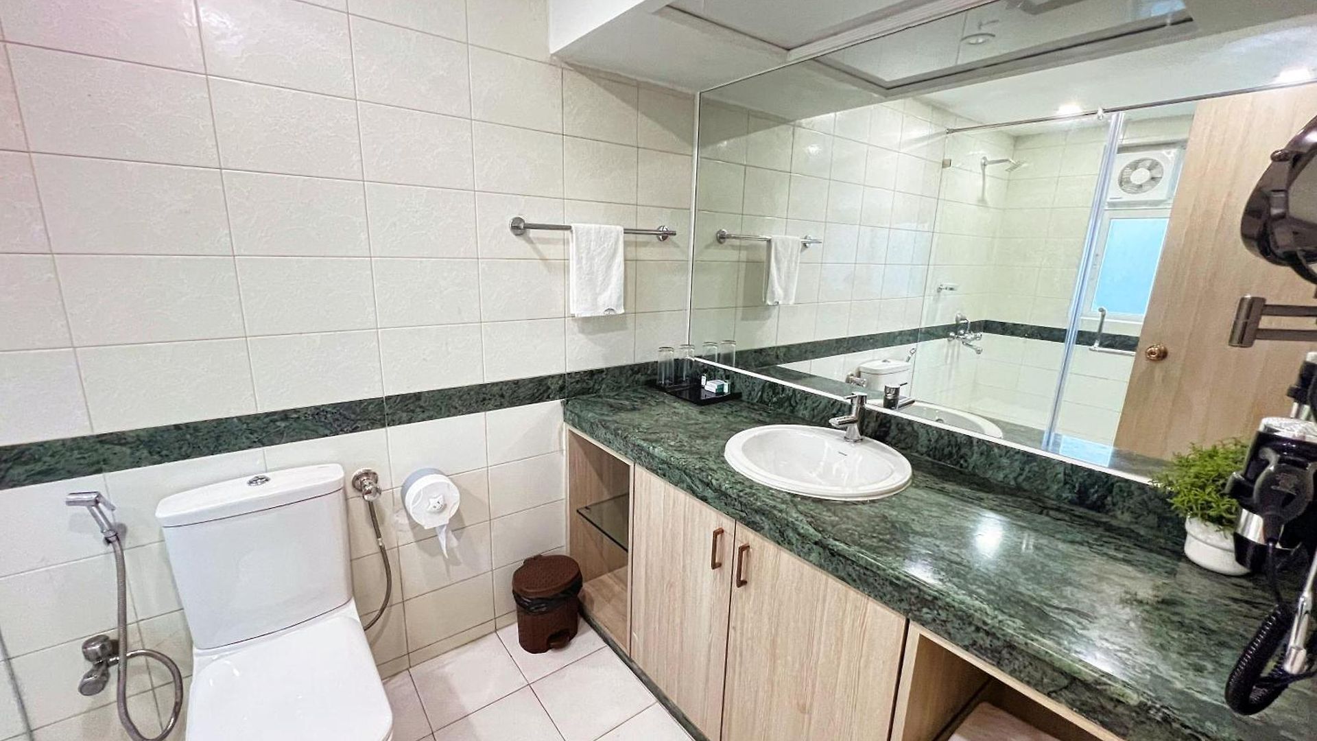 White House By Maxxvalue Service Bandra *