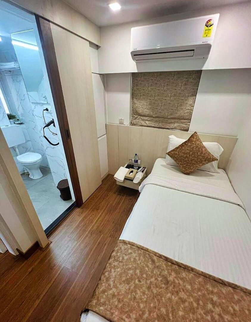 White House By Maxxvalue Service Bandra Apartment