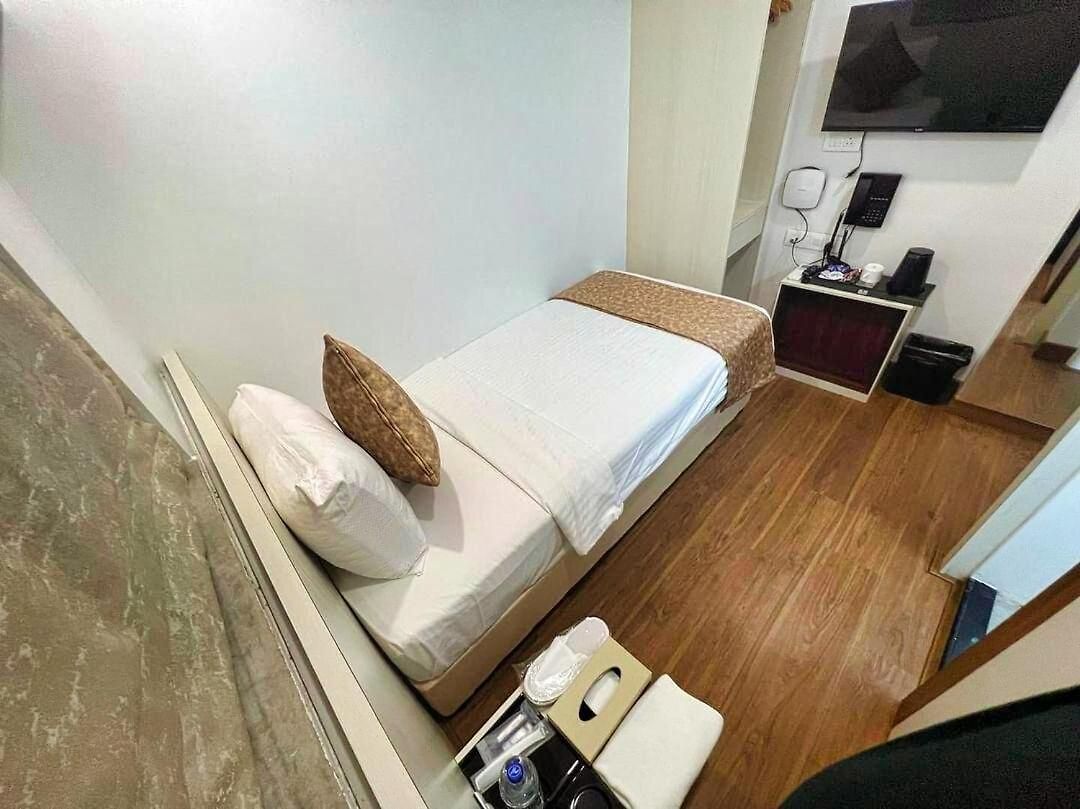 White House By Maxxvalue Service Bandra * Mumbai