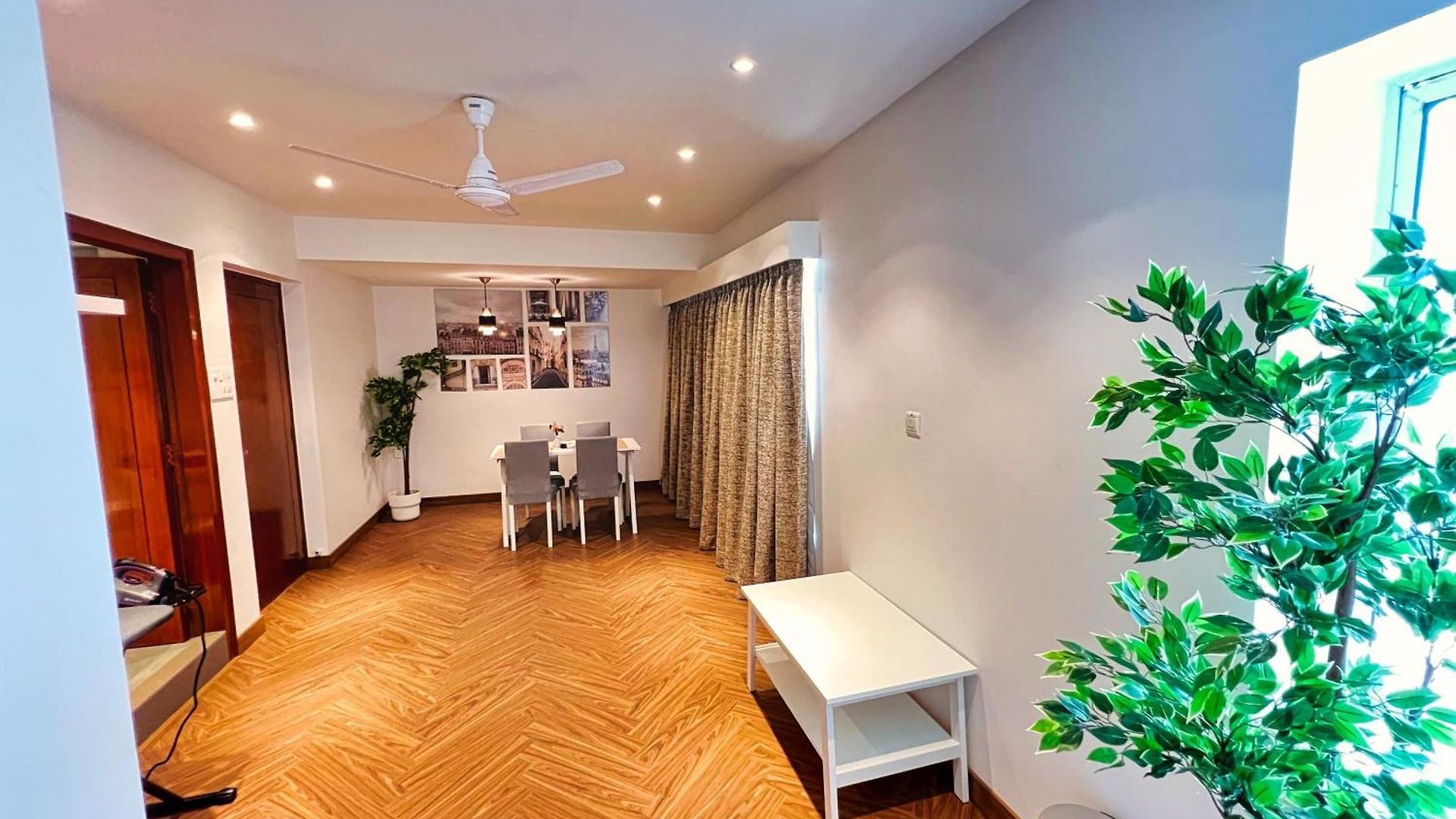 White House By Maxxvalue Service Bandra Apartment